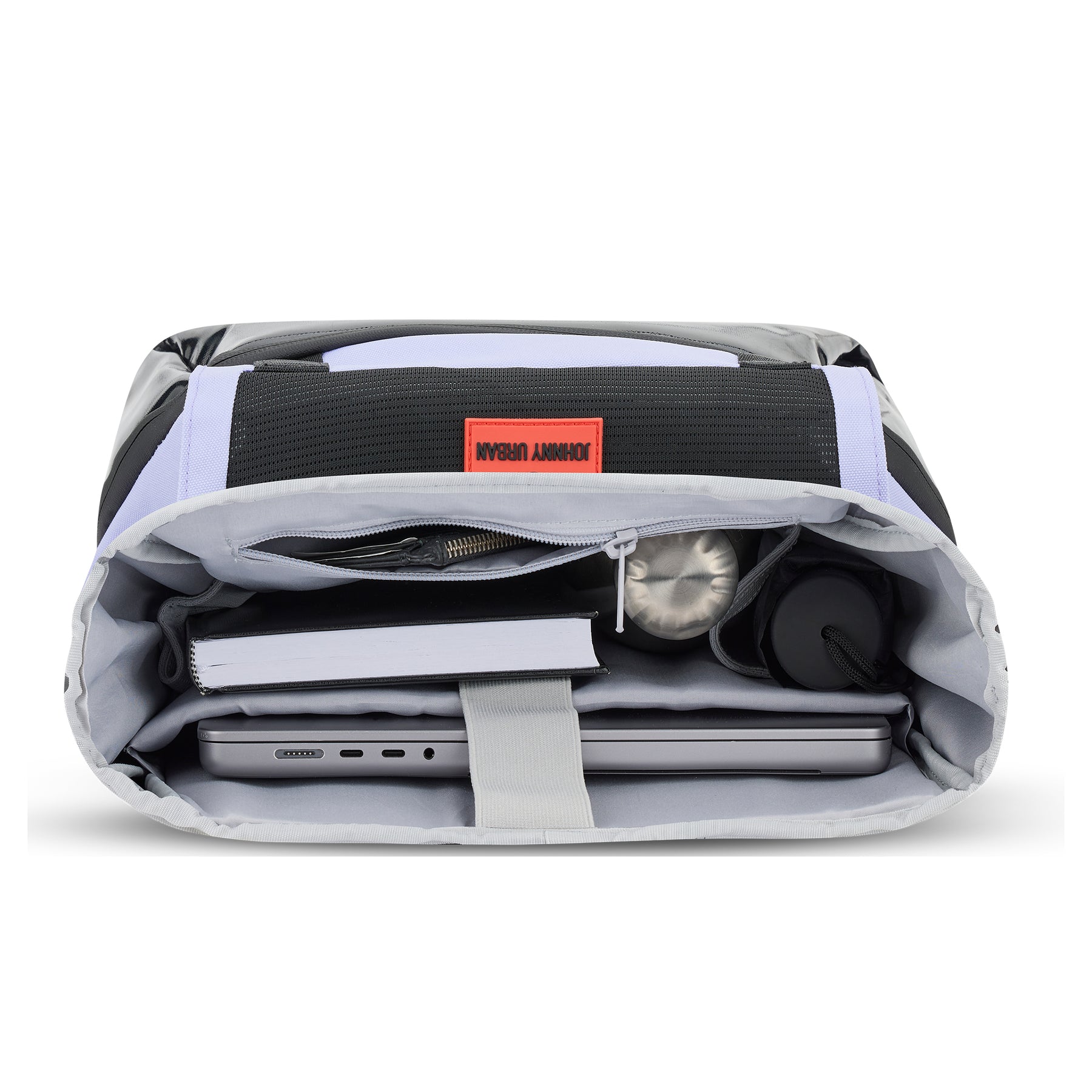 Rolltop Rucksack Ashton in schwarz und flieder geöffnet, zeigt Laptopfach mit Laptop, Buch und Zubehör