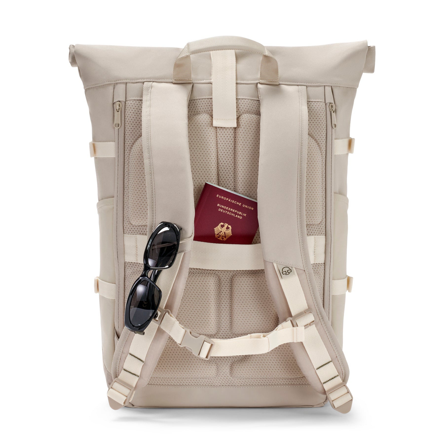 Rolltop Rucksack Allen Large Move in Sand mit gepolsterten Schulterriemen, Rückentasche mit Reisepass und Sonnenbrille