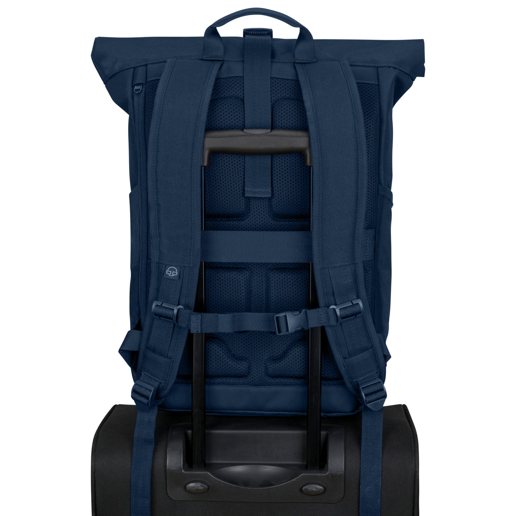 Blauer Rolltop-Rucksack 'Allen Large' mit gepolstertem Rücken und Schultergurten auf einem schwarzen Koffergriff