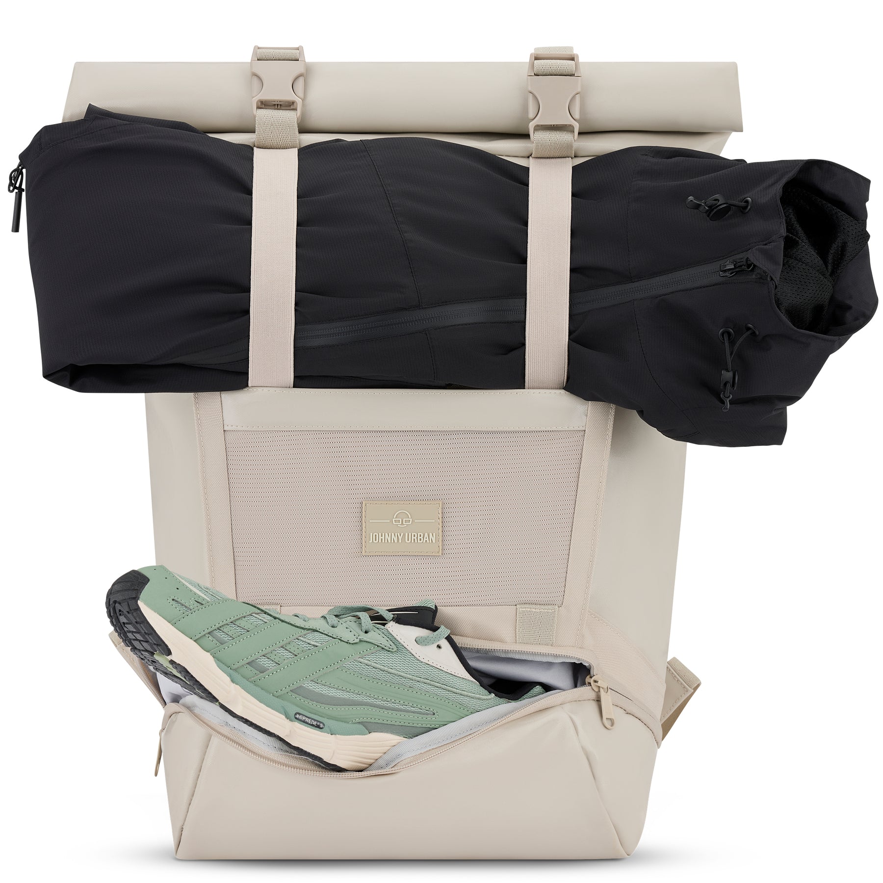 Beiger Rolltop Rucksack 'Ashton' mit Schuhfach, grünem Sneaker und schwarz zusammengerollter Jacke