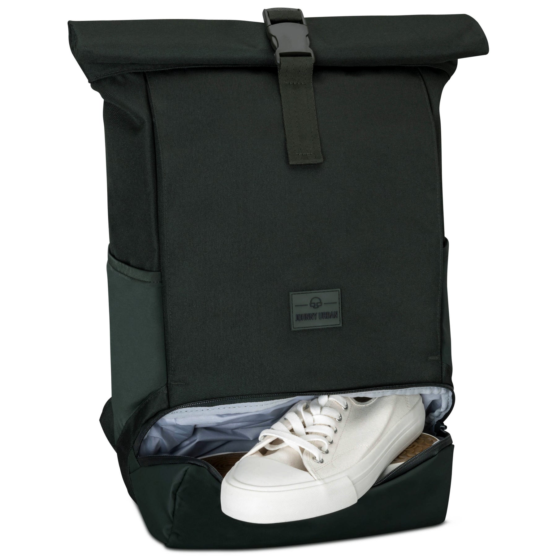 Grüner Johnny Urban Rolltop Rucksack 'Allen Medium' mit offenem Schuhfach und weißen Schuhen