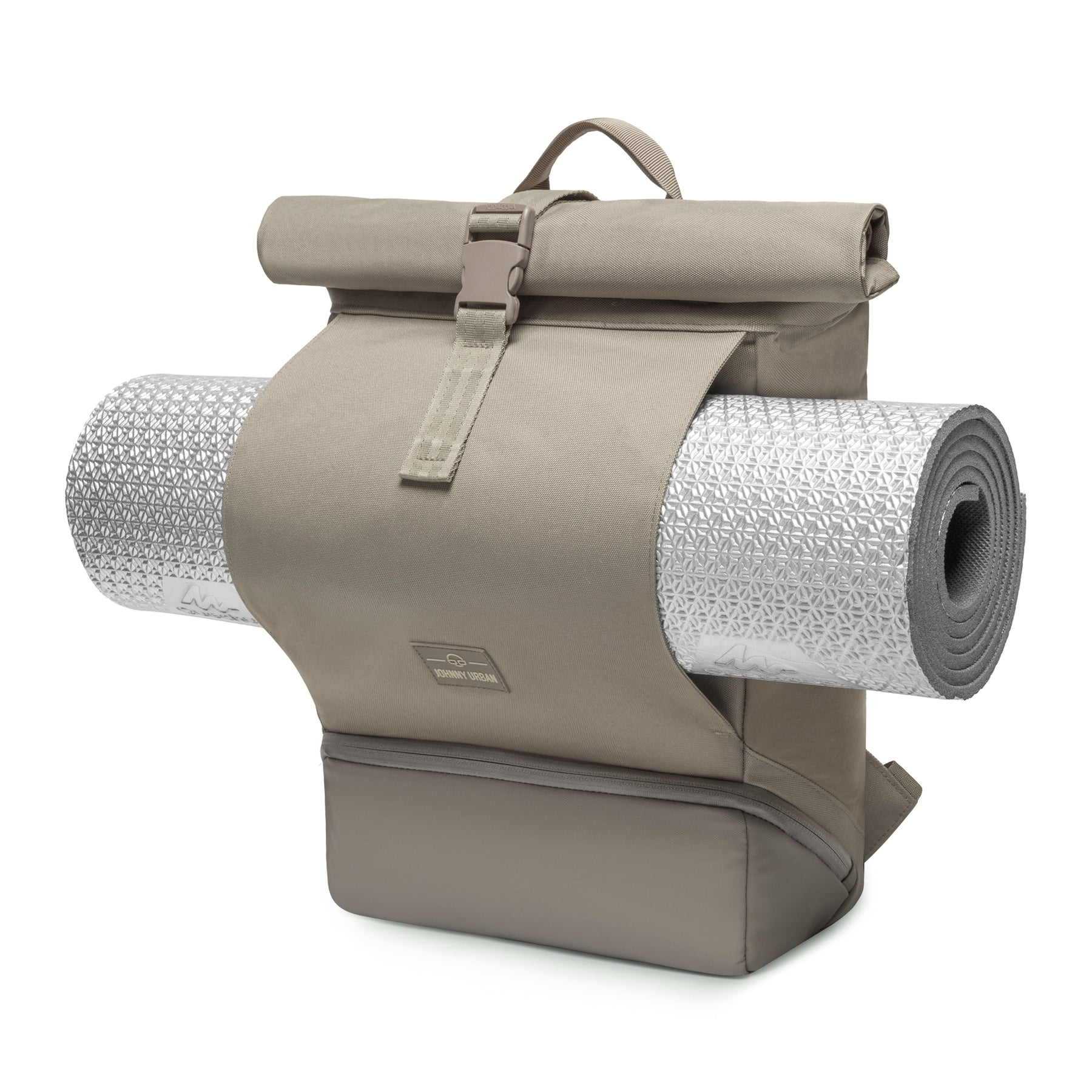 Johnny Urban Rolltop Rucksack Allen Medium in desertgrau mit seitlicher Yogamattenhalterung