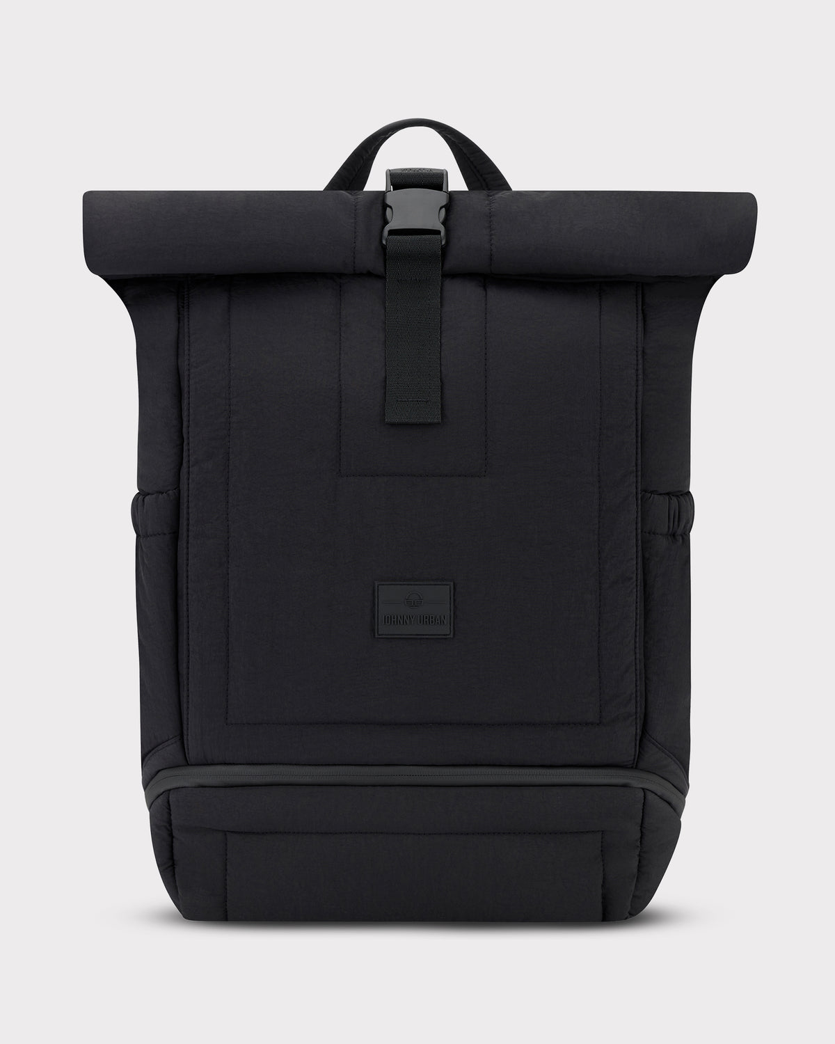Schwarzer gepufferter Rolltop Rucksack 'Kyle' von Johnny Urban mit Frontverschluss und seitlichen Taschen