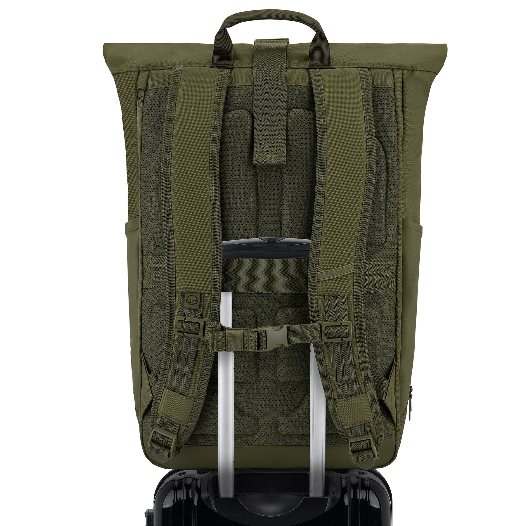 Rückseite olivgrüner Rolltop Rucksack Allen XL mit atmungsaktivem Rückenpolster und verstellbaren Schultergurten auf Trolleygriff aufgezogen