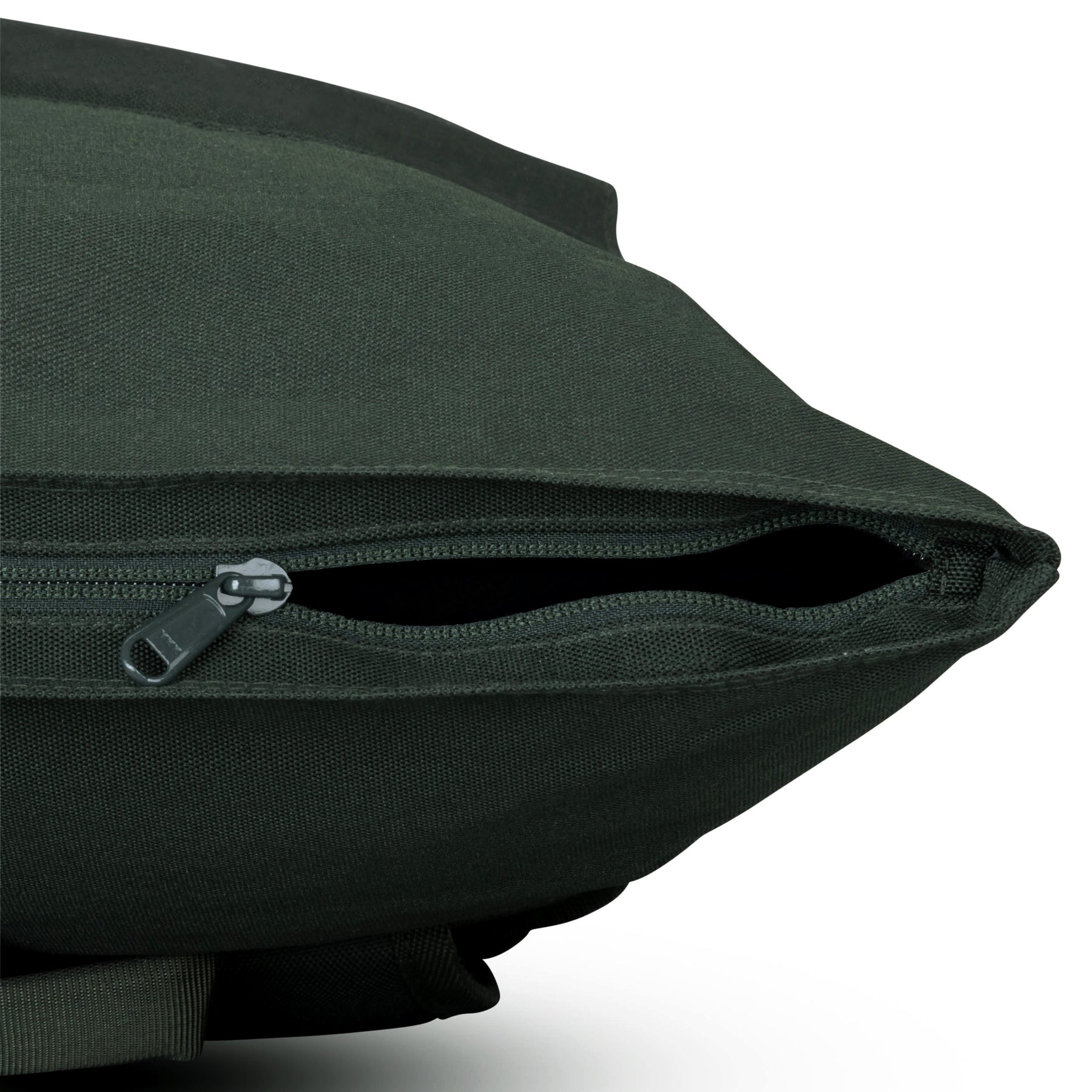 Grüner Rolltop Rucksack 'Allen Medium' von Johnny Urban mit offenem Reißverschluss