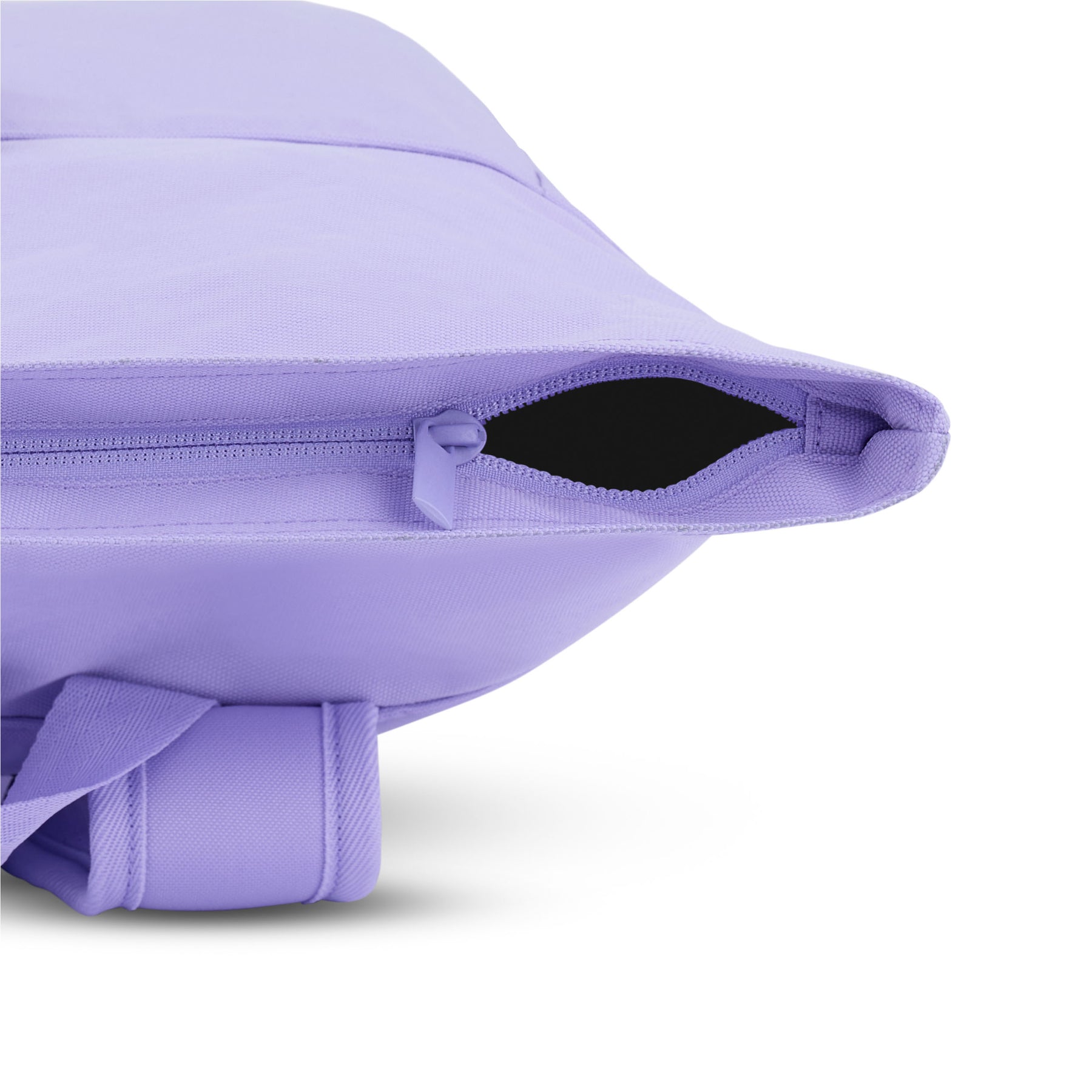 Rolltop Rucksack 'Robin Medium' in lila, Detailansicht der geöffneten Seitenreißverschlusstasche