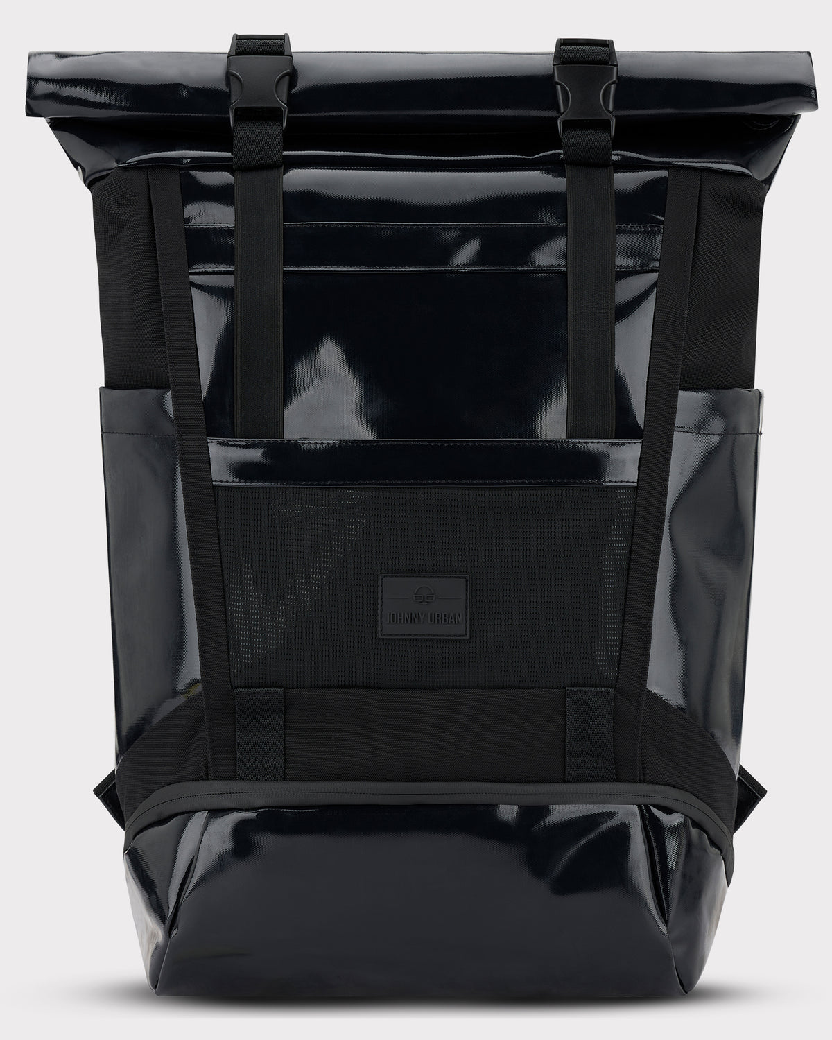 Schwarzer Rolltop-Rucksack 'Ashton' von Johnny Urban mit glänzendem Material und zwei Schnallen zum Verschließen