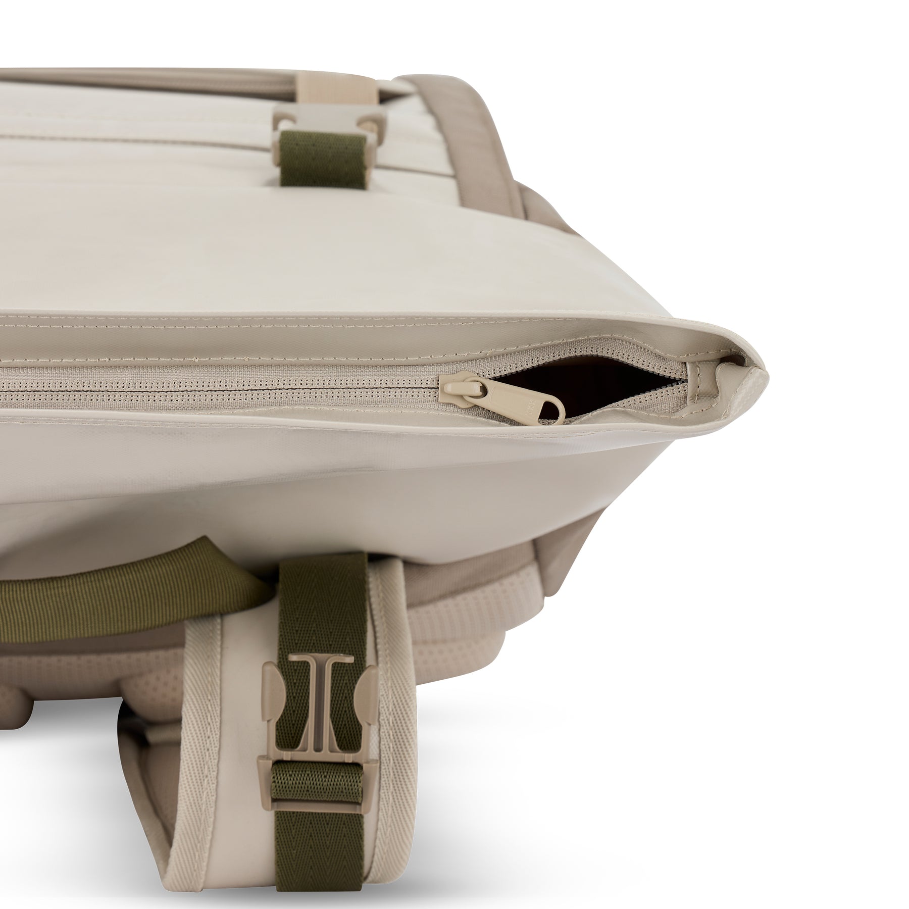 Rolltop Rucksack 'Ashton' in Beige mit sicherem Reißverschluss aus der Vogelperspektive