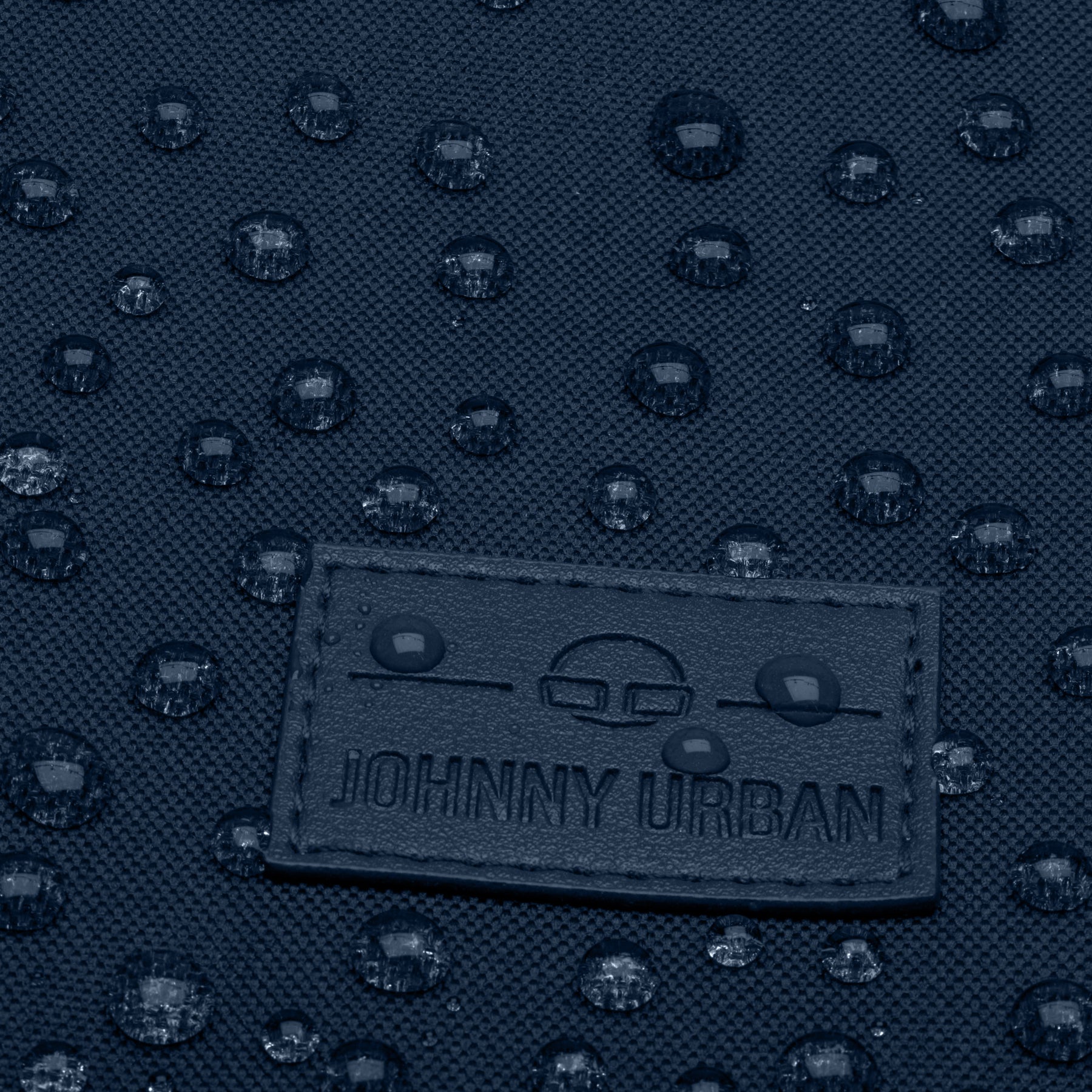 Wasserabweisendes, dunkelblaues Gewebe mit Johnny Urban Logo auf Tickmaterial des Rolltop Rucksack 'Robin Medium'