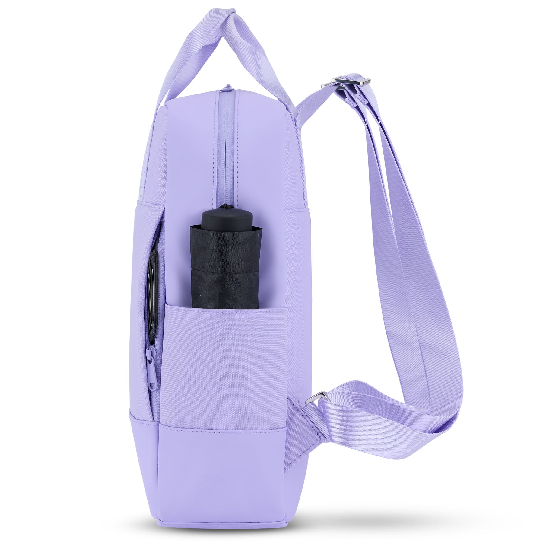 Seitenansicht des lilafarbenen Jona Medium Rucksacks mit seitlicher Tasche und herausragendem schwarzen Regenschirm