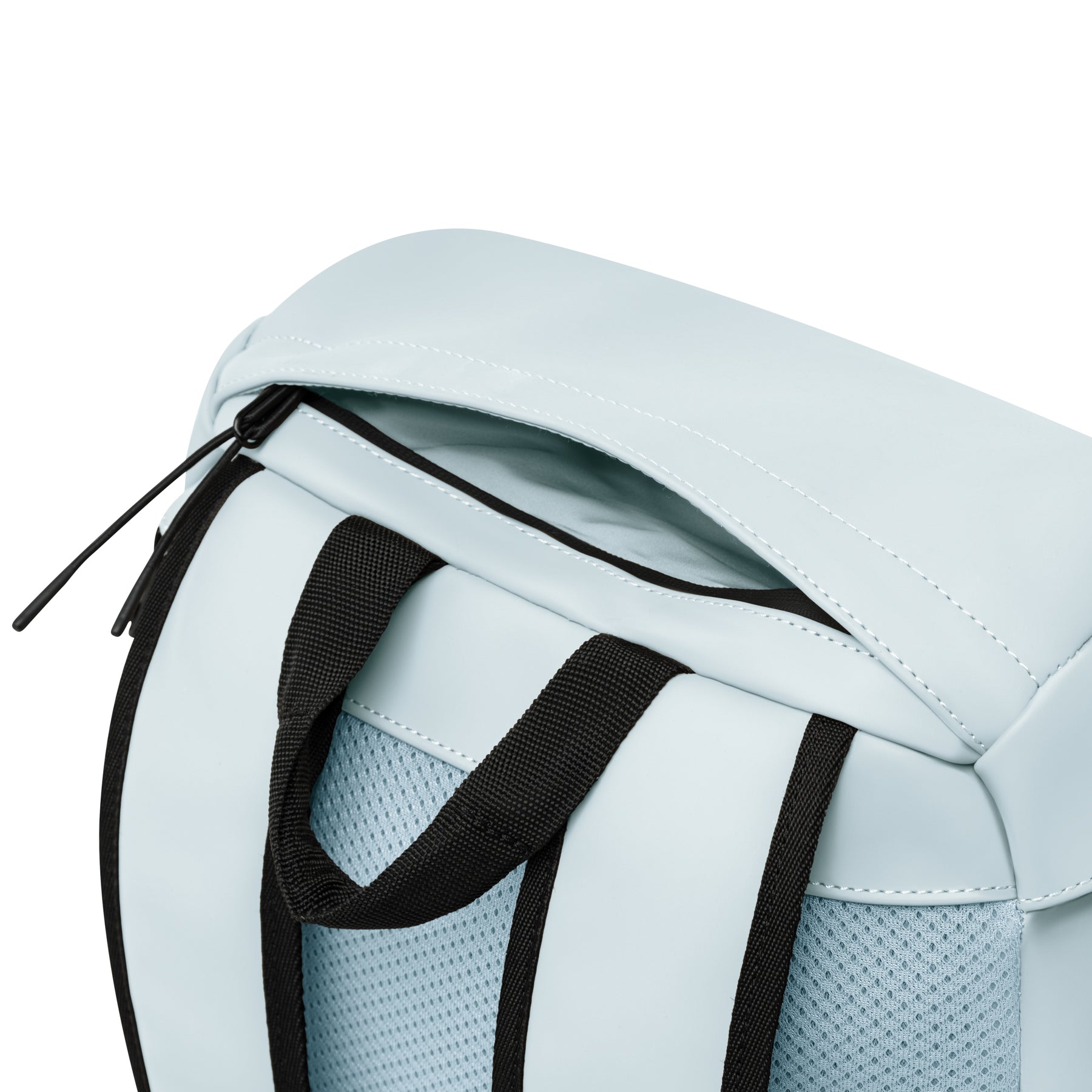 Rucksack Finley von Johnny Urban in hellblau mit schwarzem Tragegriff und Zipper