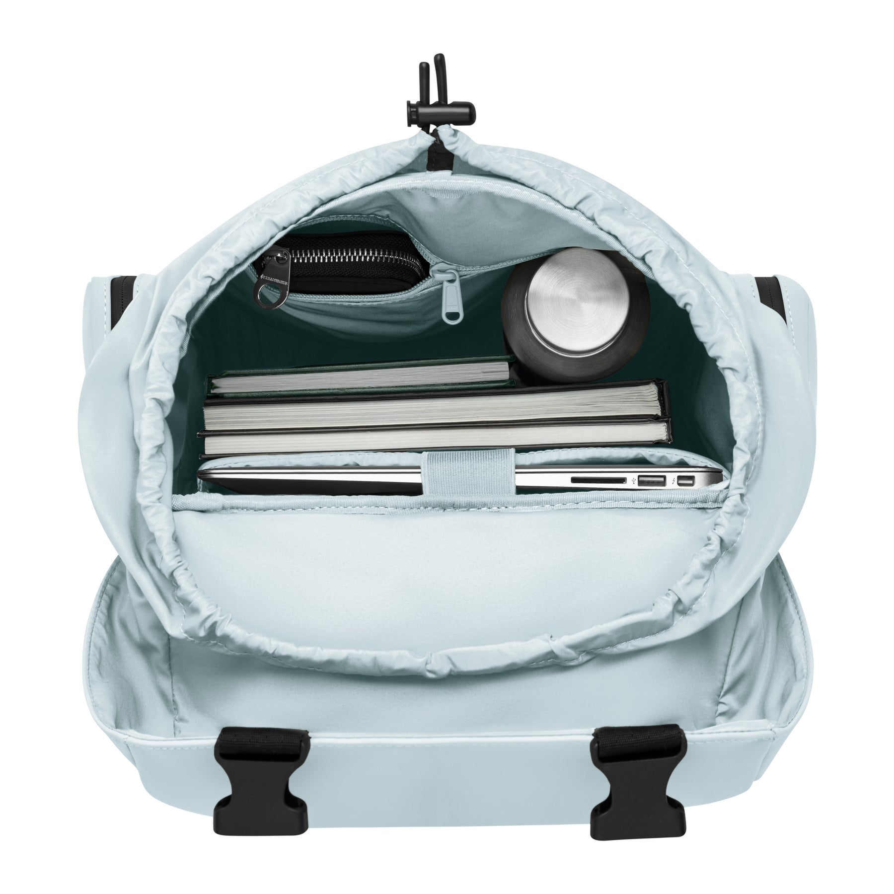 Rucksack Finley in Eisblau geöffnet mit Laptopfach, 3 Notizbüchern, Trinkflasche und Reißverschlusstasche innen