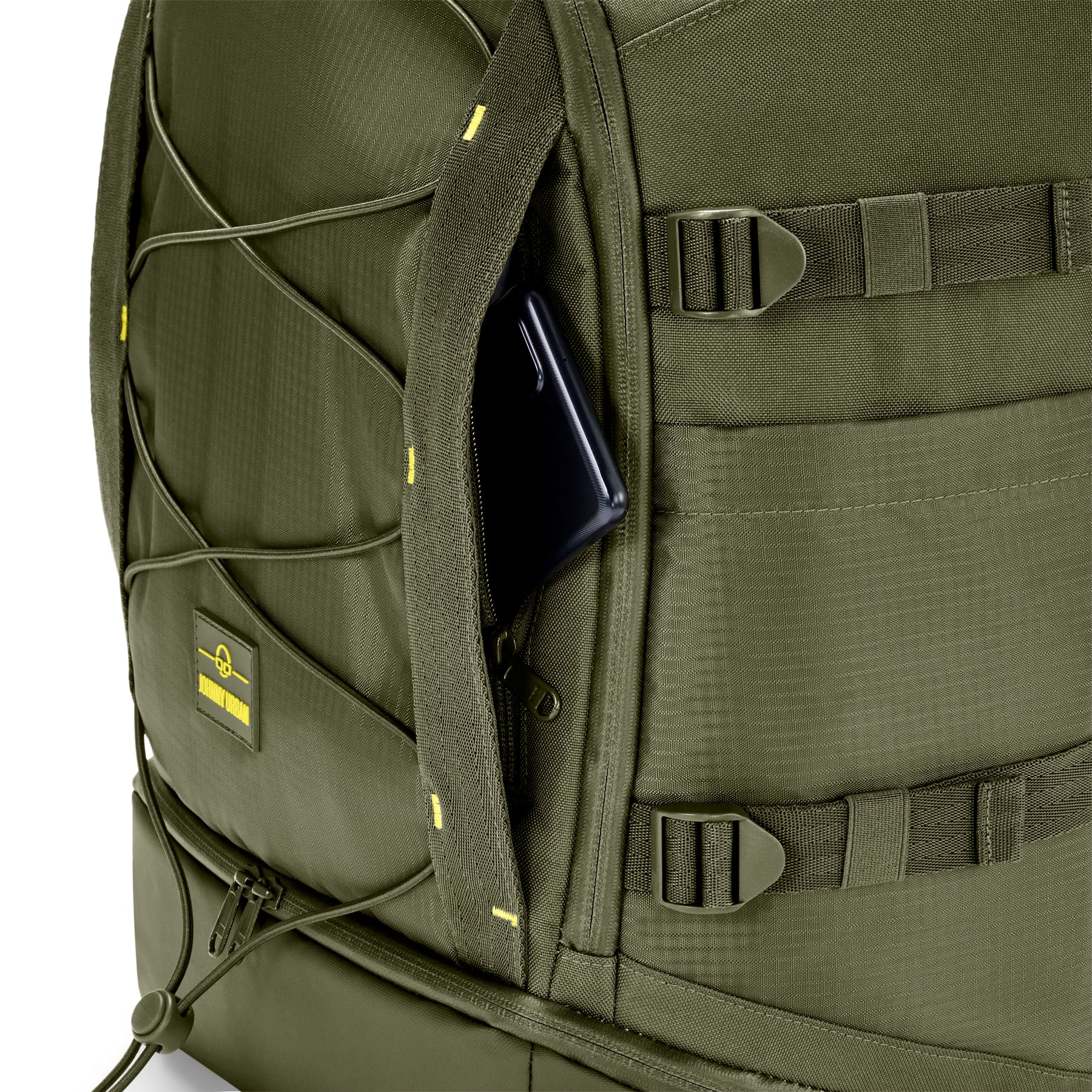 Olivefarbener Rucksack 'Jack' mit Reißverschlussfach, Smartphone steckt seitlich in der Tasche