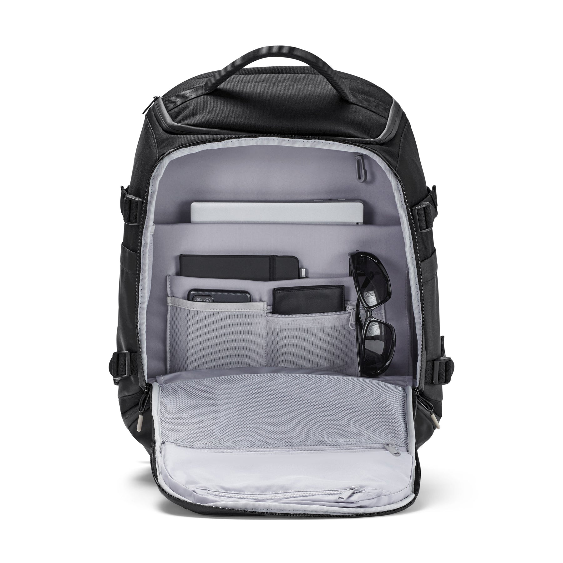 Schwarzer Rucksack 'Jack' von Johnny Urban mit mehreren Fächern, geöffnet und bestückt mit Notebook, Notizbuch, Smartphone, Geldbörse und Sonnenbrille