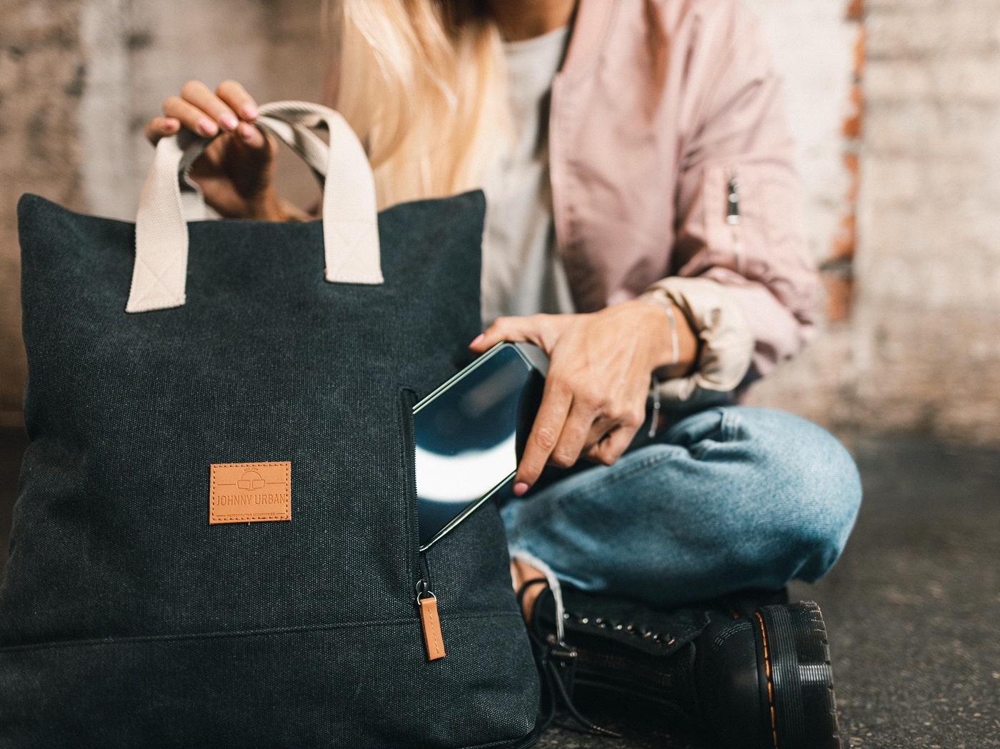 Rucksacktasche Sam in anthrazit - Johnny Urban