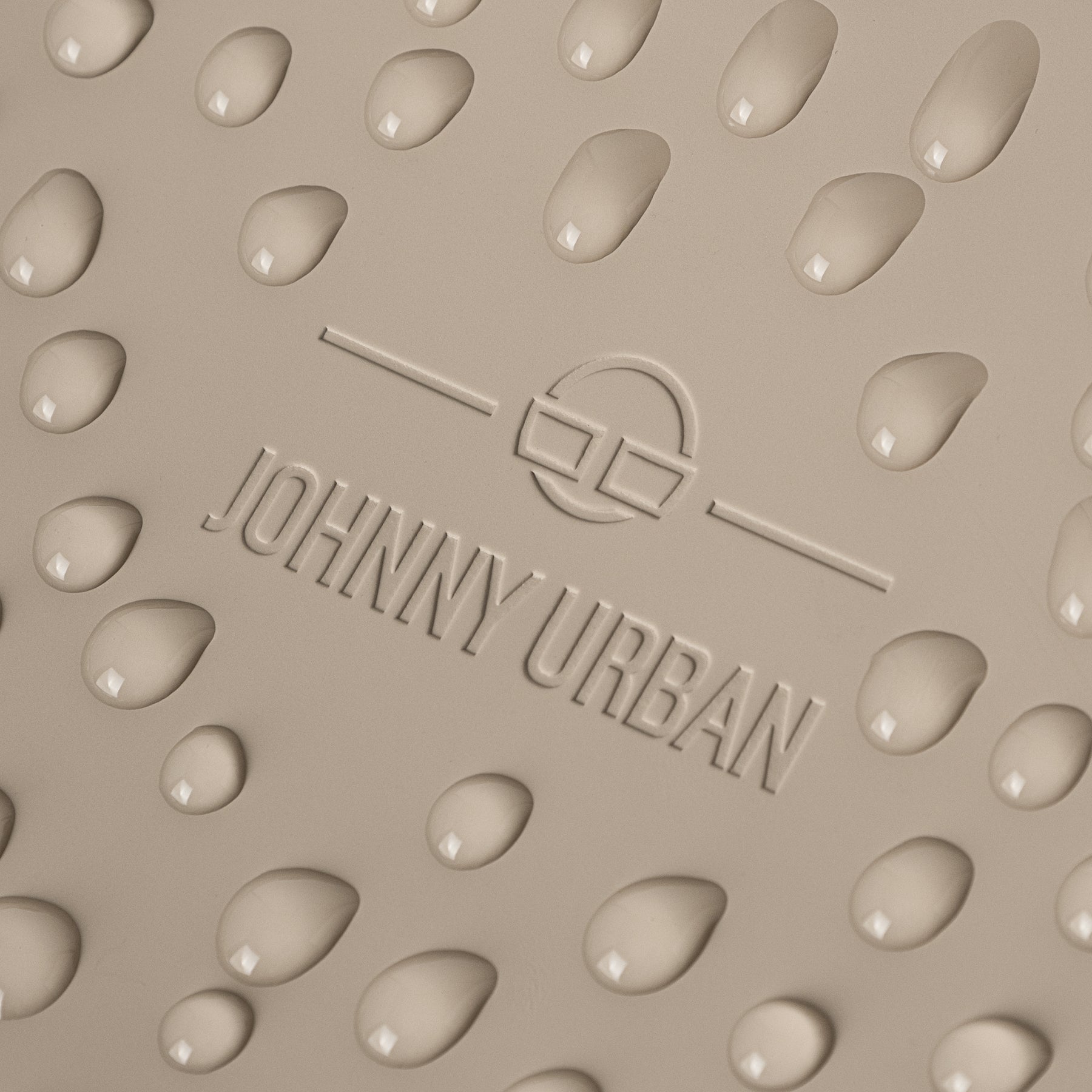 Beiger wasserabweisender Rucksack Finley mit geprägtem Johnny Urban Logo und Wassertropfen