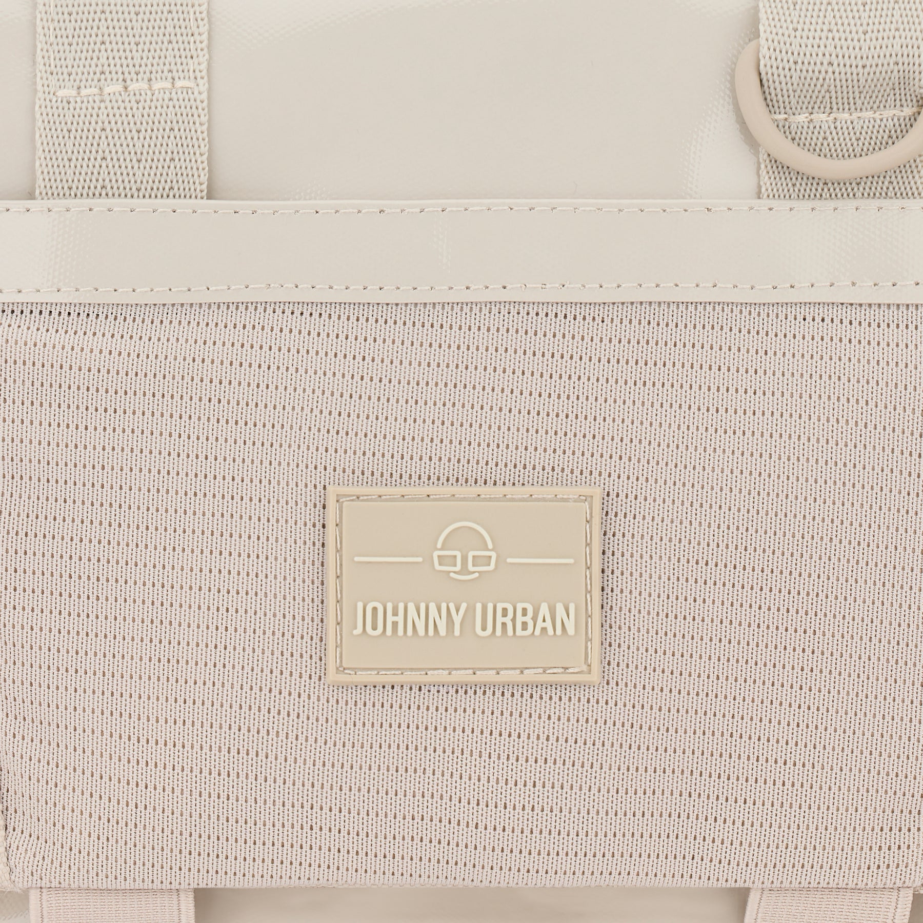 Beige Umhängetasche 'Avery' von Johnny Urban aus strukturiertem Material mit Logo-Patch vorne