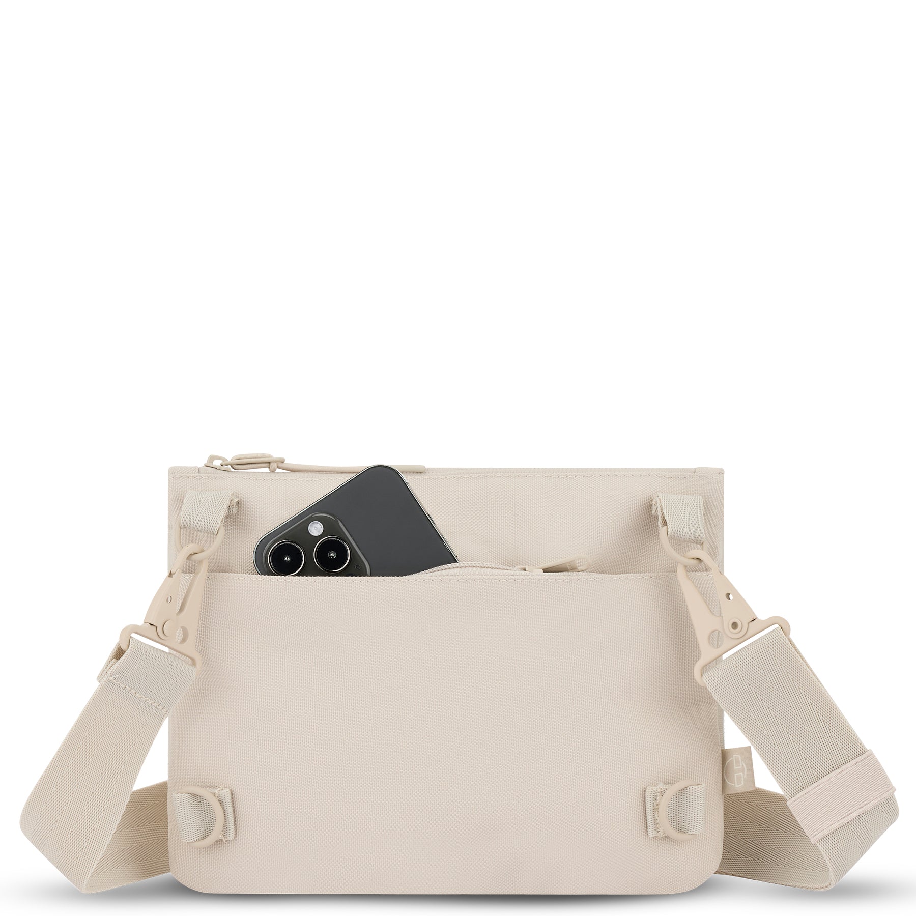 Umhängetasche 'Avery' von Johnny Urban in Sandfarbe aus robustem Material mit Handyfach vorne