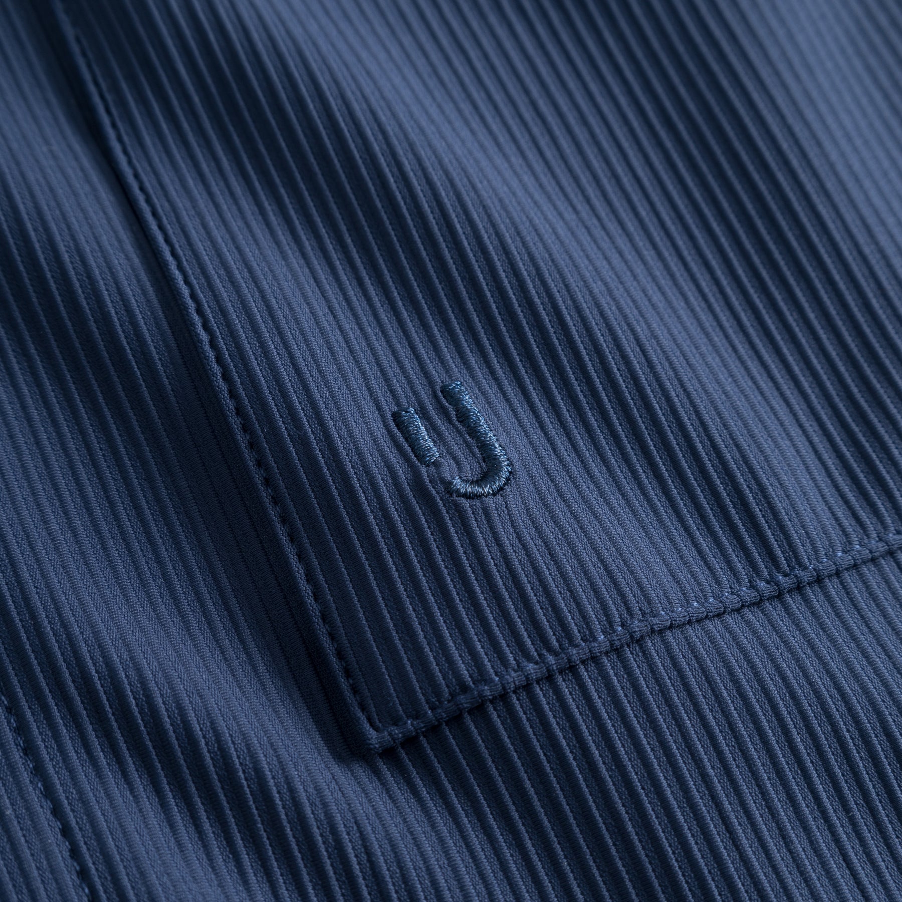 Dunkelblau strukturiertes Musselinhemd aus der Johnny Urban Kollektion 'Mason' mit gesticktem Logo