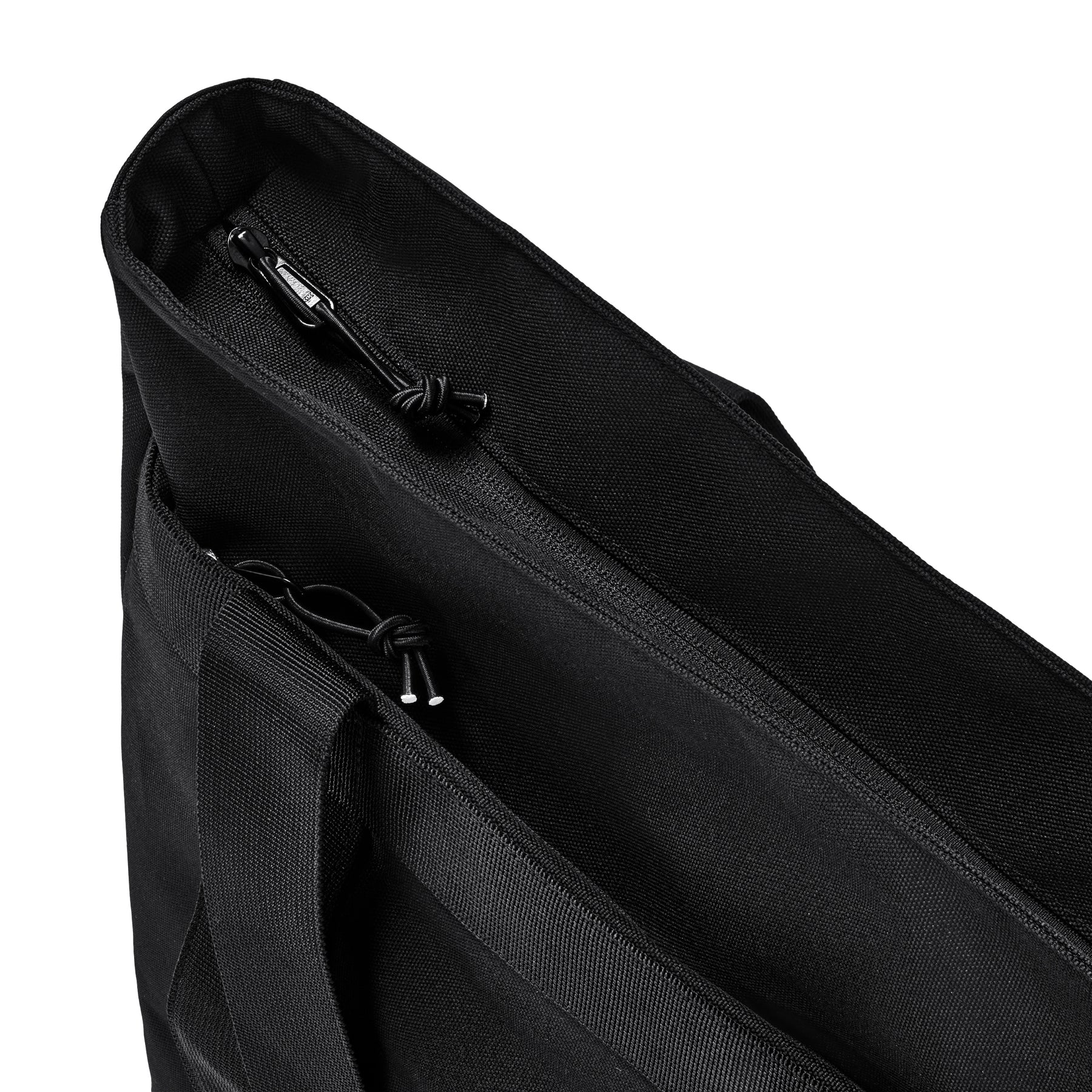 Schwarzer Shopper 'Kim' aus robustem Gewebe mit Reißverschluss und zwei Henkelriemen