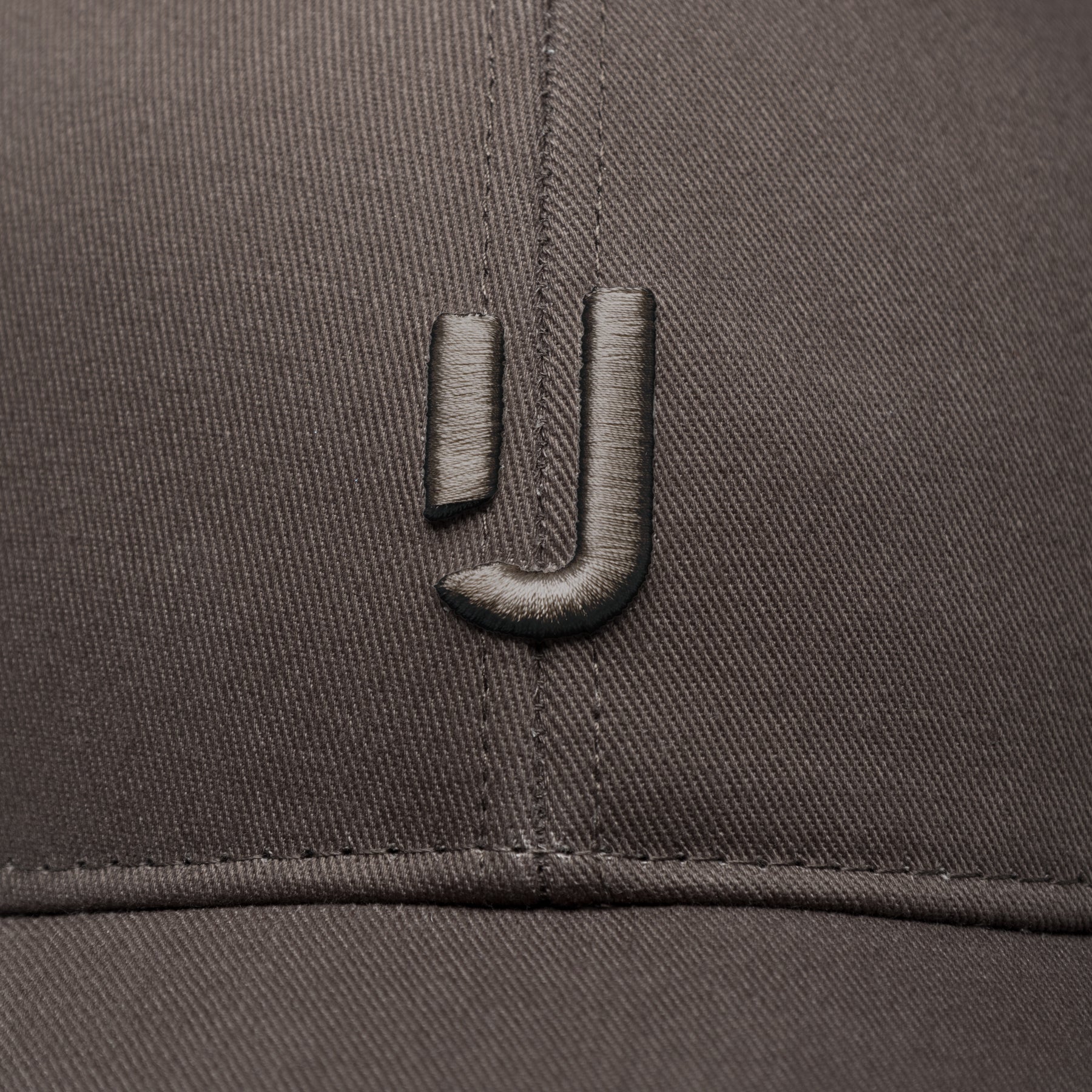 Dunkelgraue Snapback Cap 'Jason' aus Baumwolle mit schwarzem gesticktem Logo