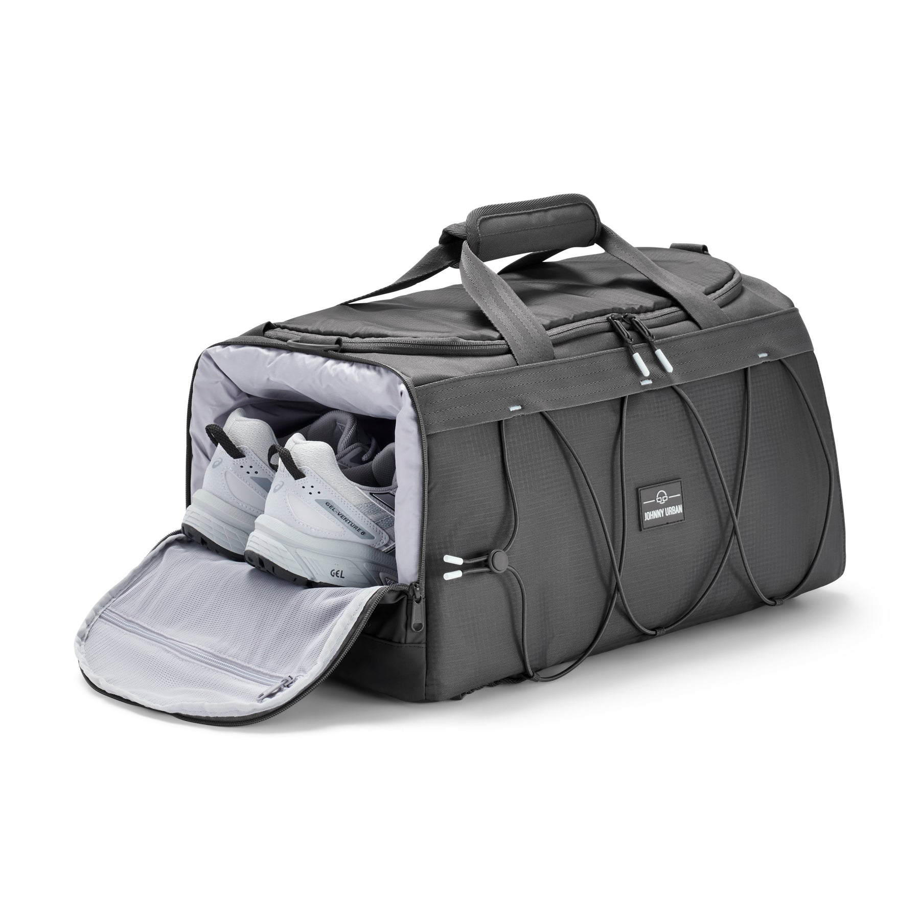 Graue Duffle Bag 'Shawn Medium' von Johnny Urban mit seitlichem Schuhfach und weißen Sportschuhen