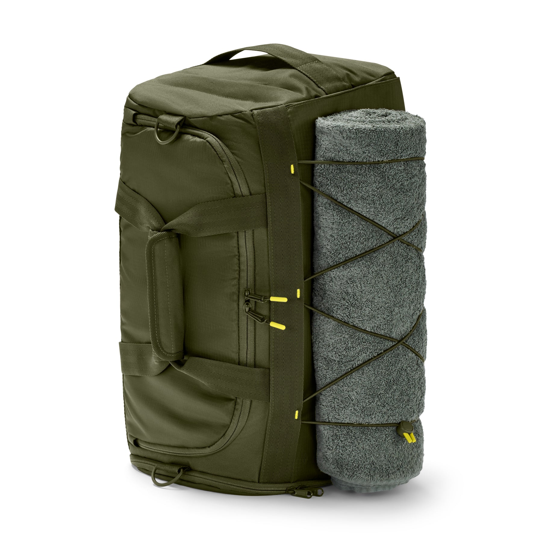 Johnny Urban Duffle Bag 'Shawn Medium' olivgrün mit grauem Handtuch außen befestigt