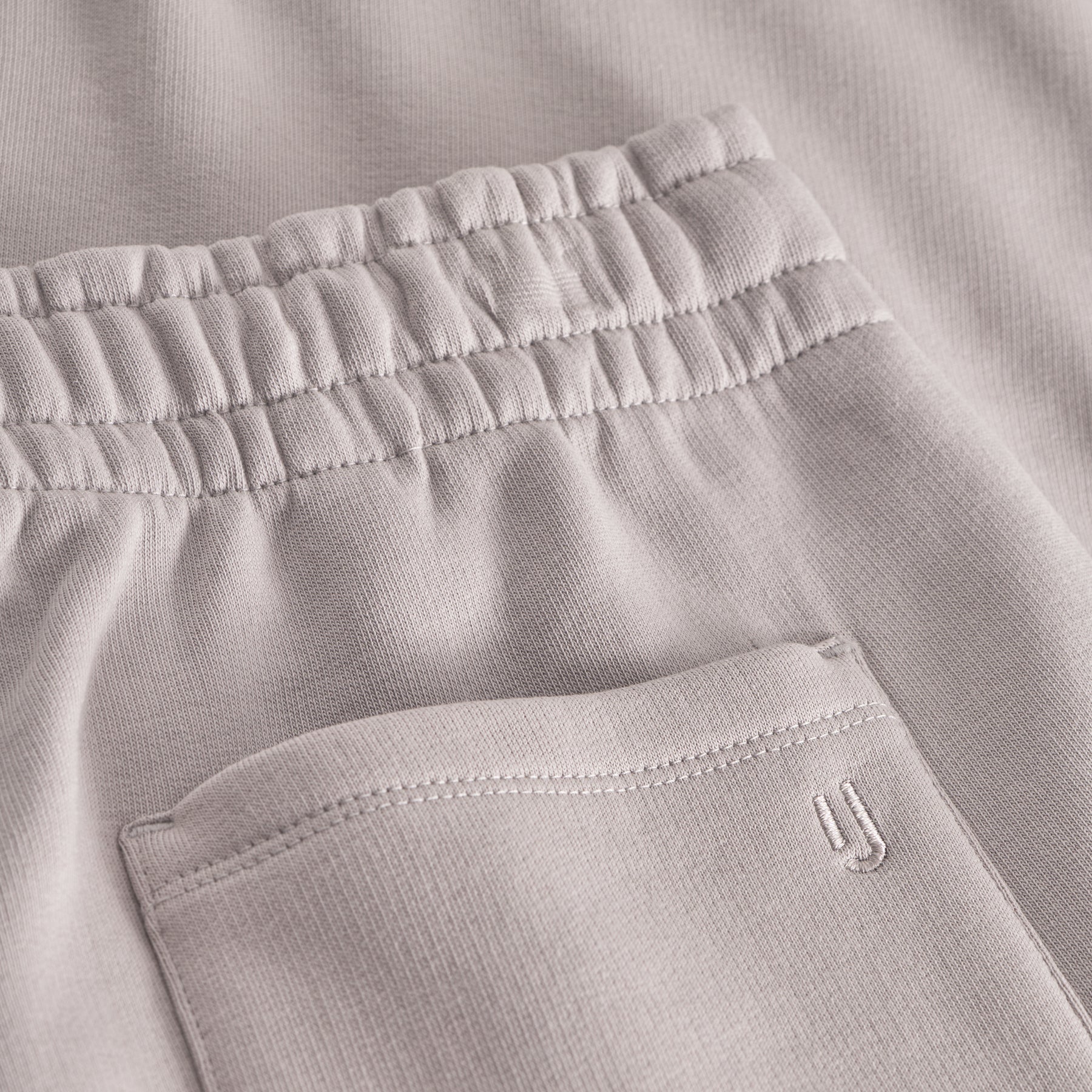 Beiger Unisex-Jogginghose 'Owen' mit elastischem Bund und aufgesetzter Tasche mit Johnny Urban Logo