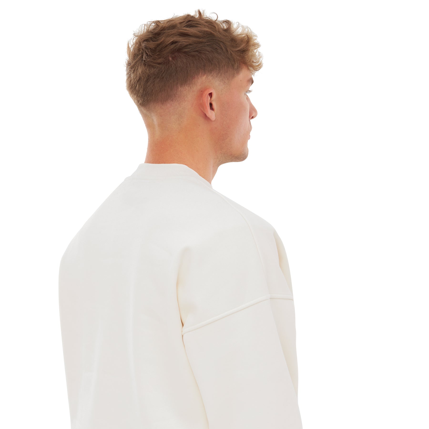 Mann von hinten mit oversized weißem Sweatshirt-Pullover 'Carter' von Johnny Urban