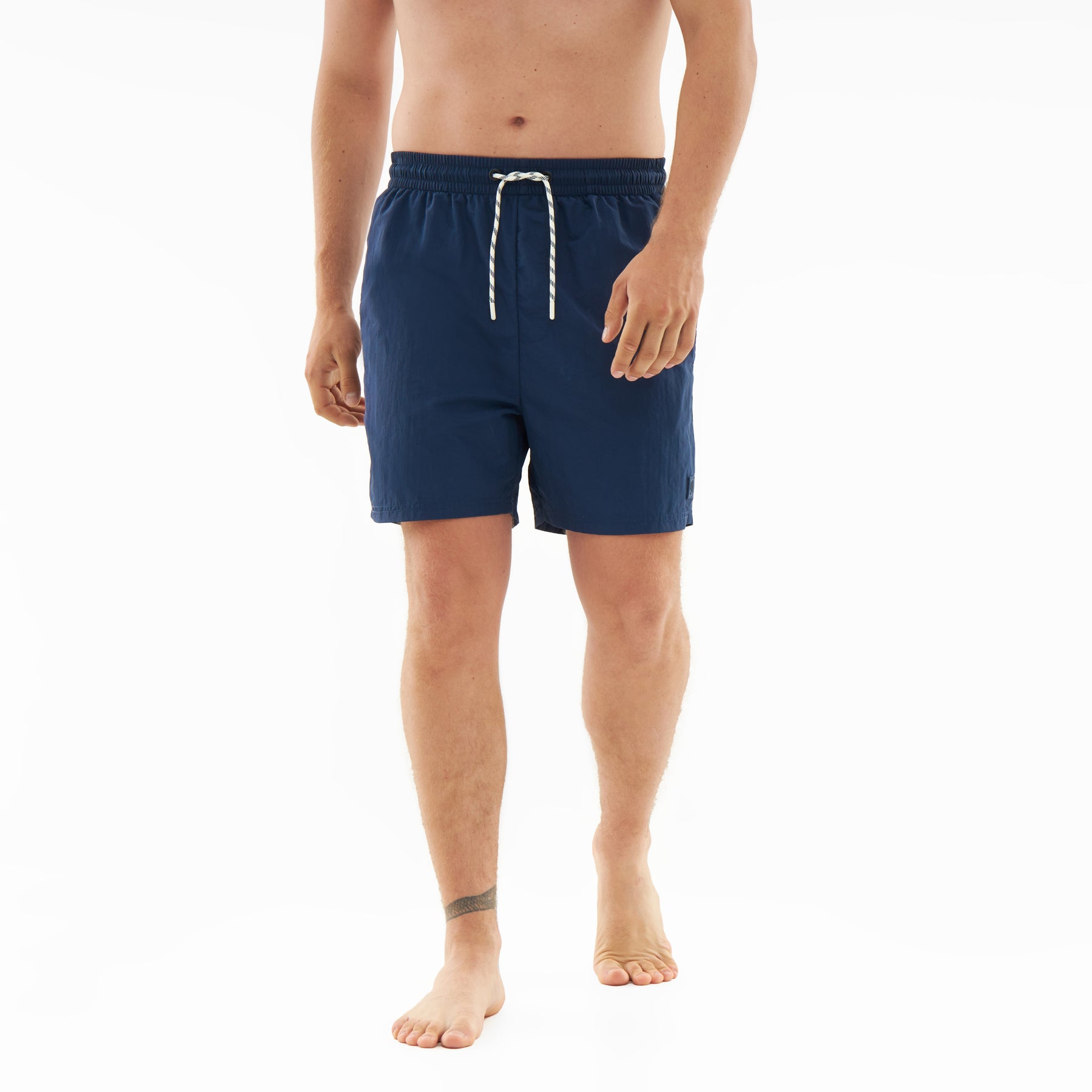 Herren tragen navyblaue Badehose 'Jay' mit Kordelzug