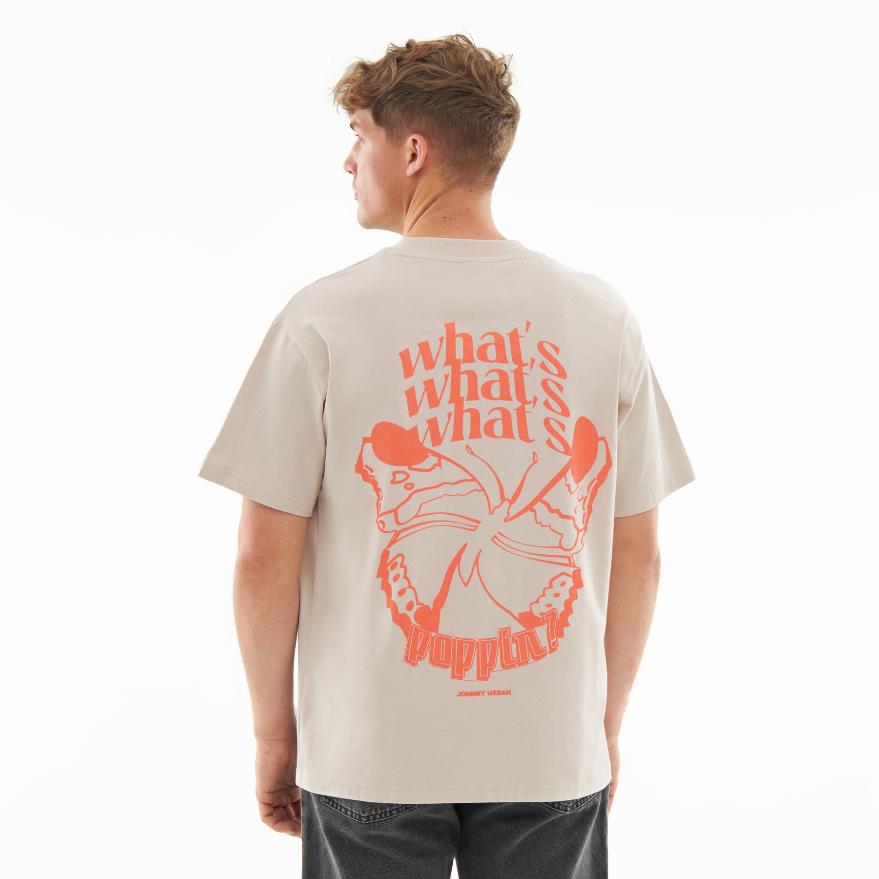 Beiger Herren-T-Shirt 'Sammy Butterfly' mit orangefarbenem Schmetterlingsdruck und Schriftzug 'what's poppin!?','what's'