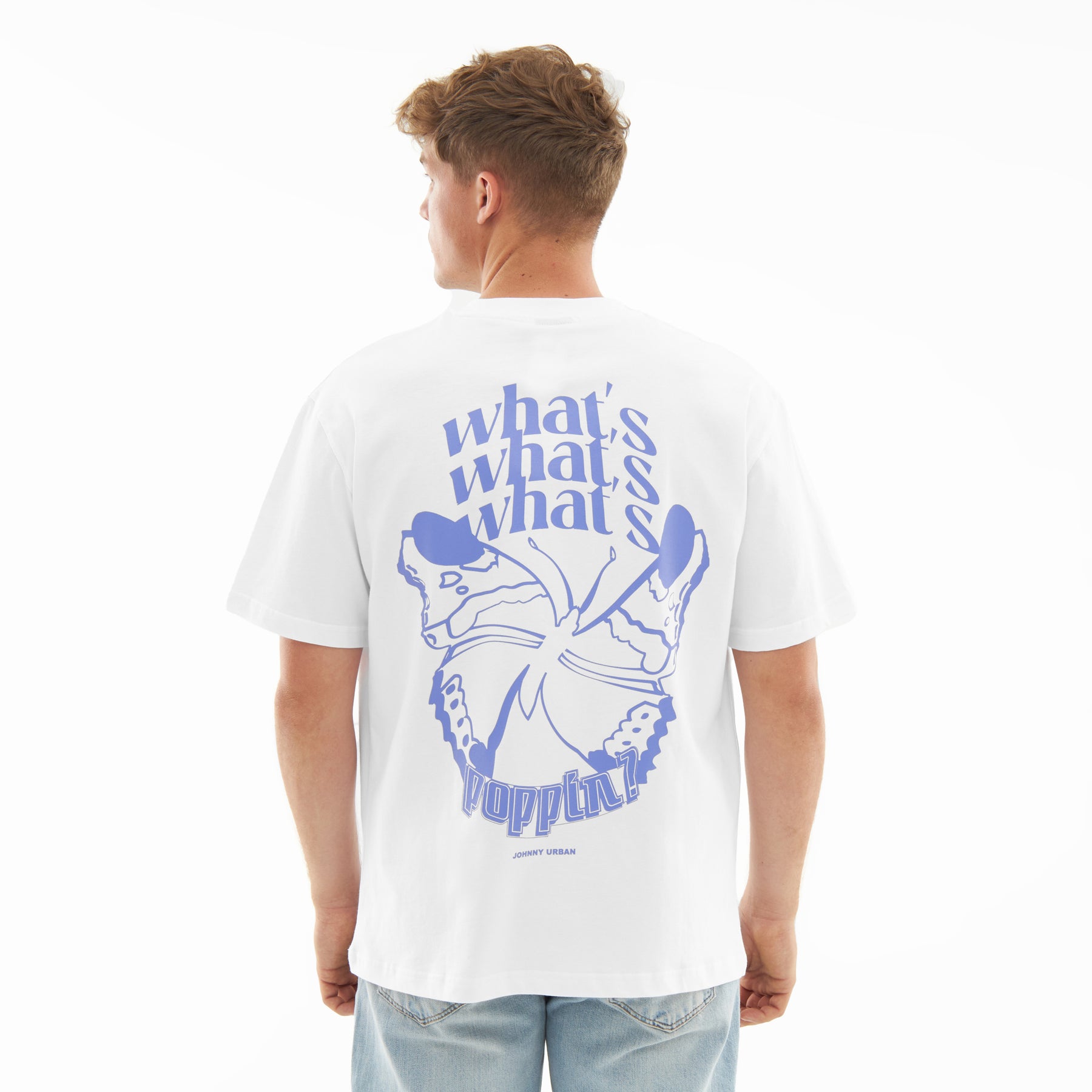 Rückseite eines weißen Herren-T-Shirts mit lila Schmetterlingsdesign und Text 'what's poppin?'