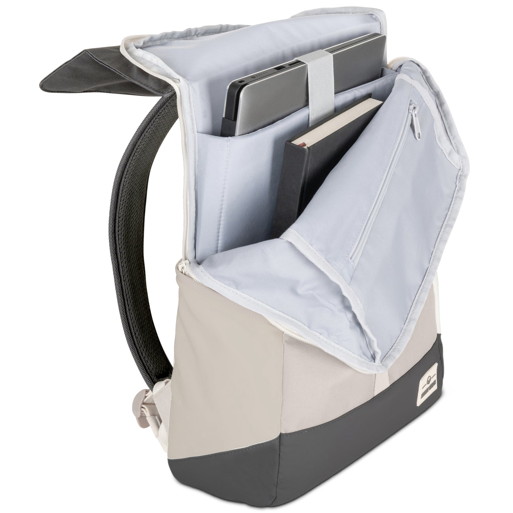 Geöffneter Tagesrucksack 'Mika' mit Laptop und Buch im gepolsterten Innenfach