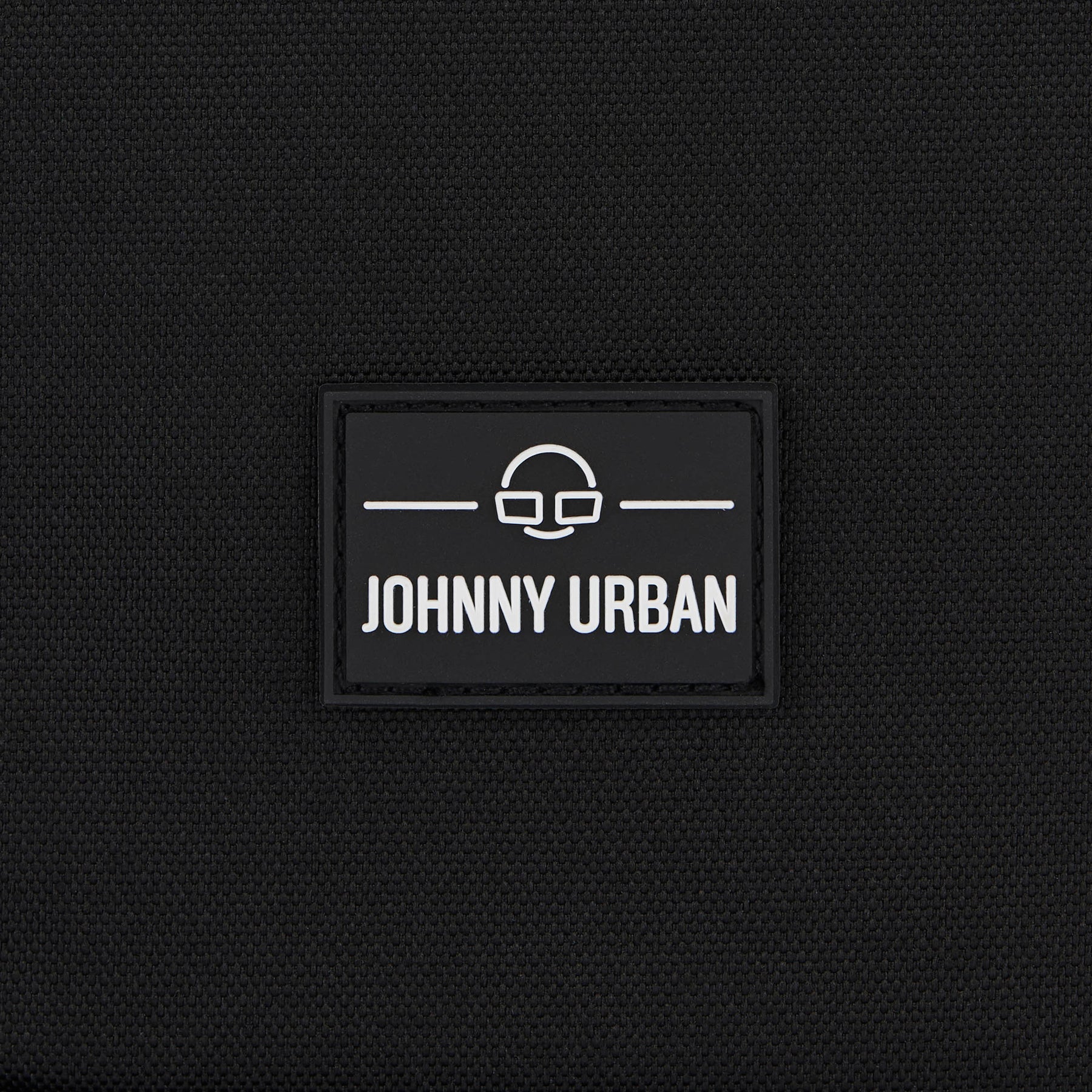 Johnny Urban Logo auf schwarzem nachhaltigem Tech Organizer Ted
