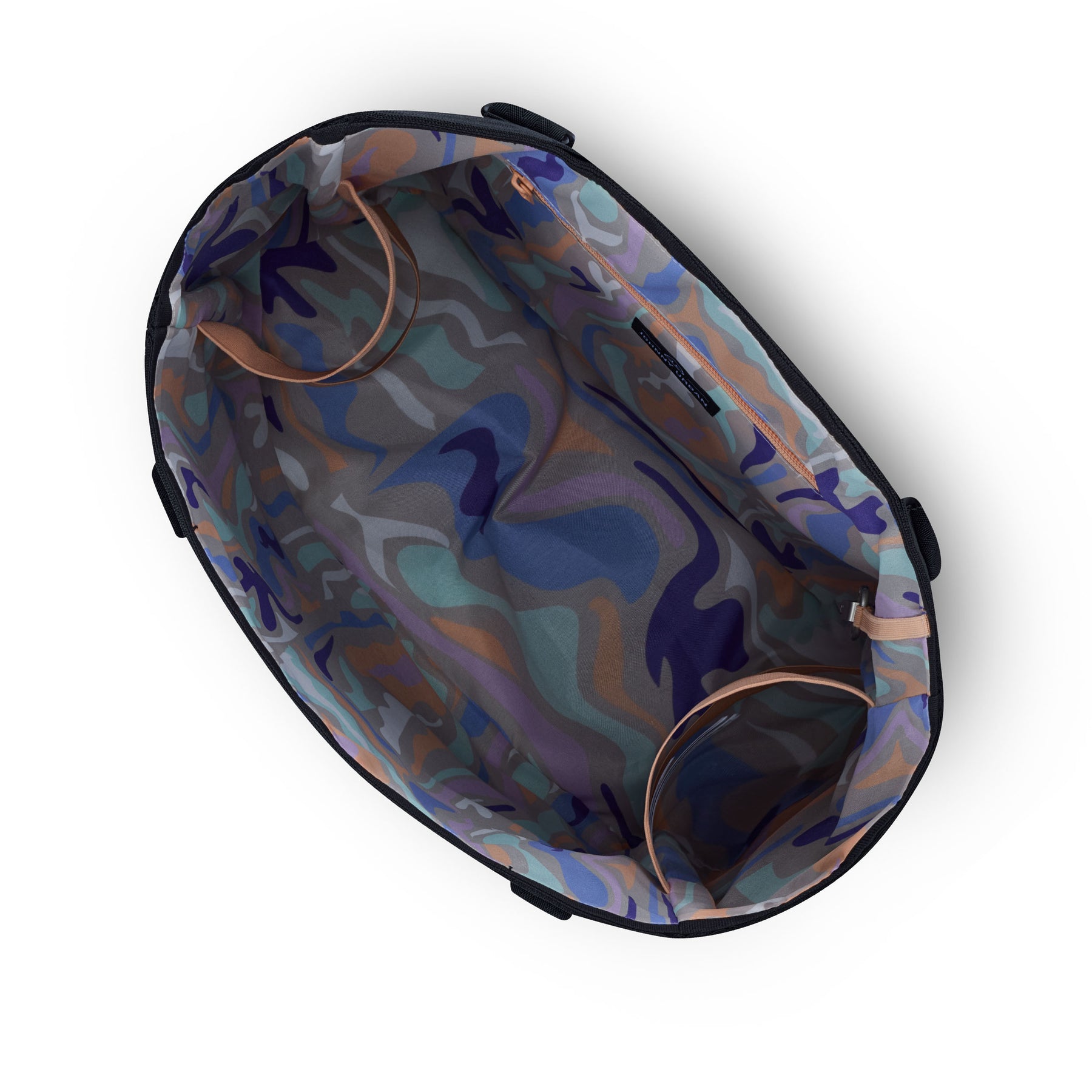 Innenansicht der Johnny Urban Tote Bag 'Jessy' mit gemustertem Innenfutter und hellbraunen Tragegriffen