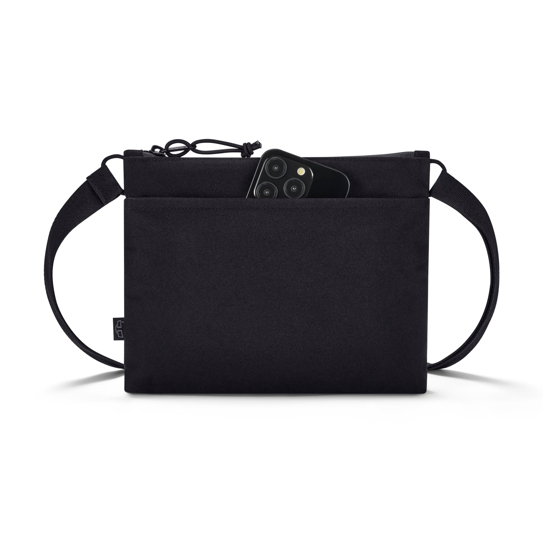 Schwarze Umhängetasche 'Drew' mit einem Smartphone in der vorderen Tasche