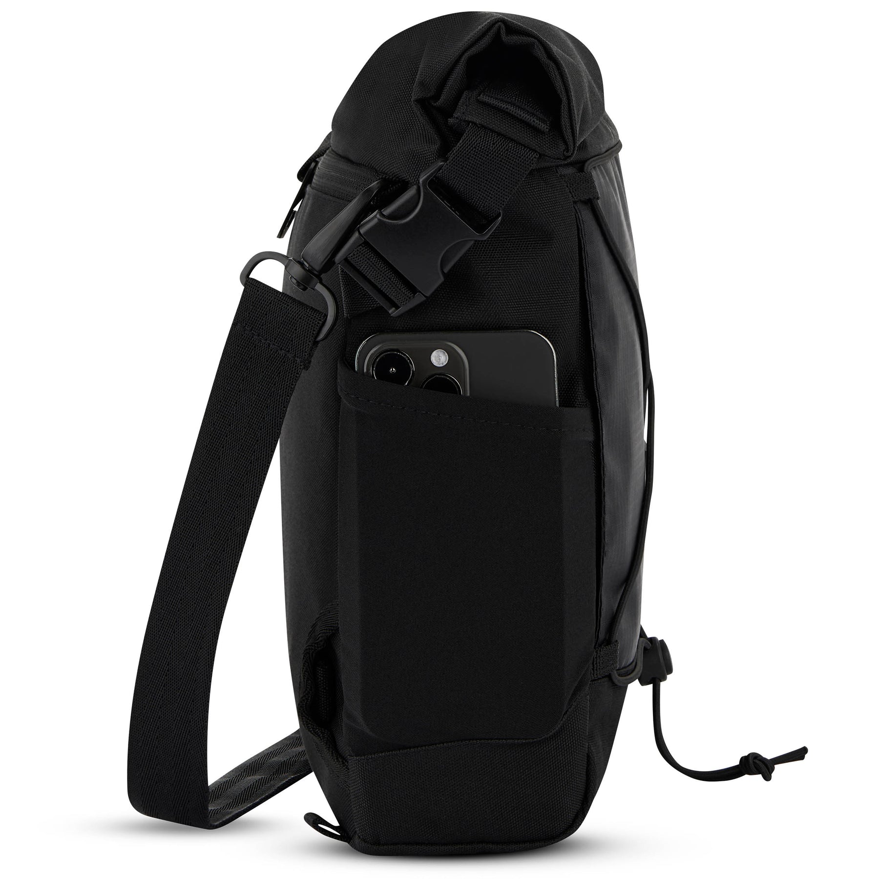 Schwarze Umhängetasche 'Dylan' von Johnny Urban mit seitlicher Tasche und Tragegurt