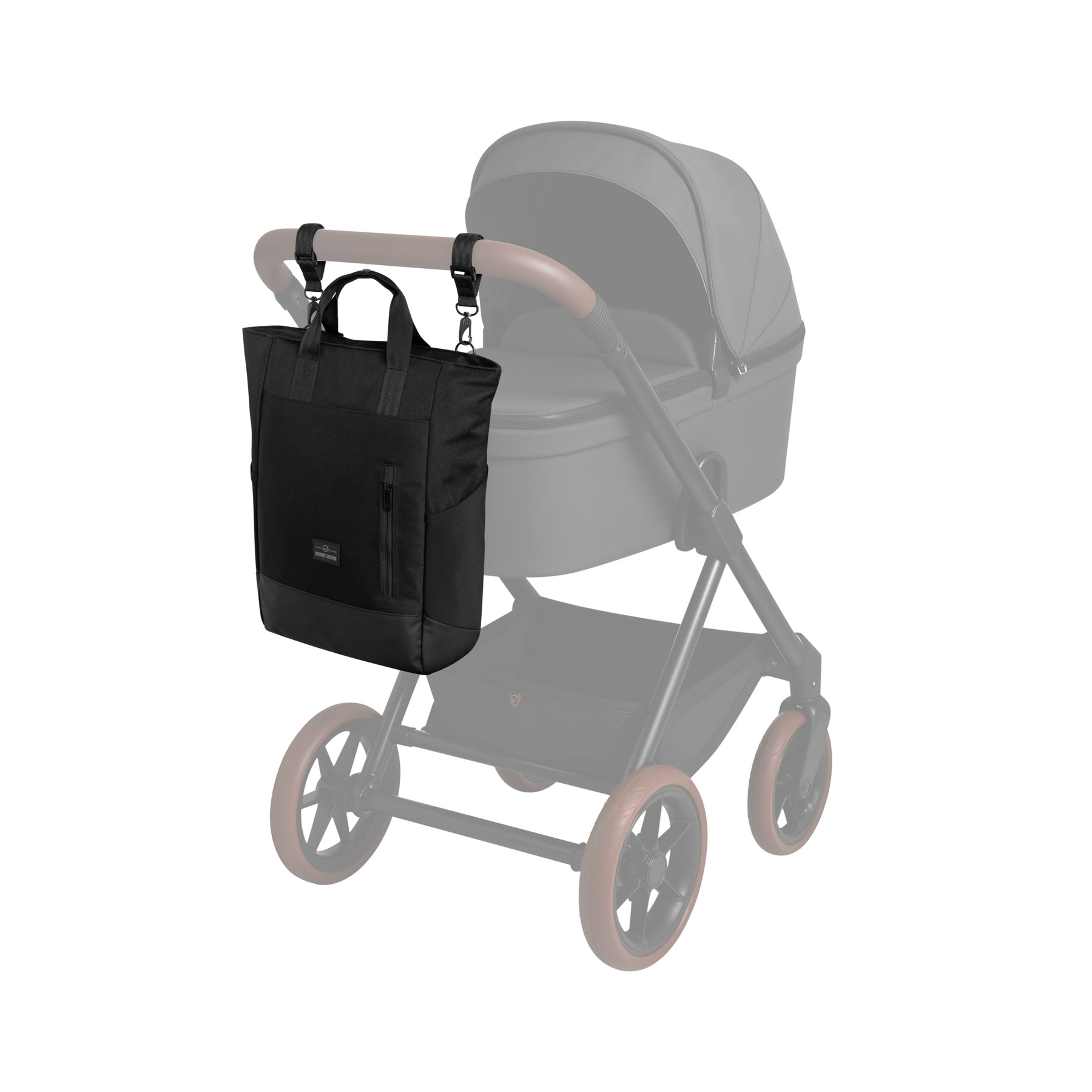 Schwarze Wickeltasche 'Blair' aus Stoff mit zwei Griffen, hängt an einem Kinderwagenlenker