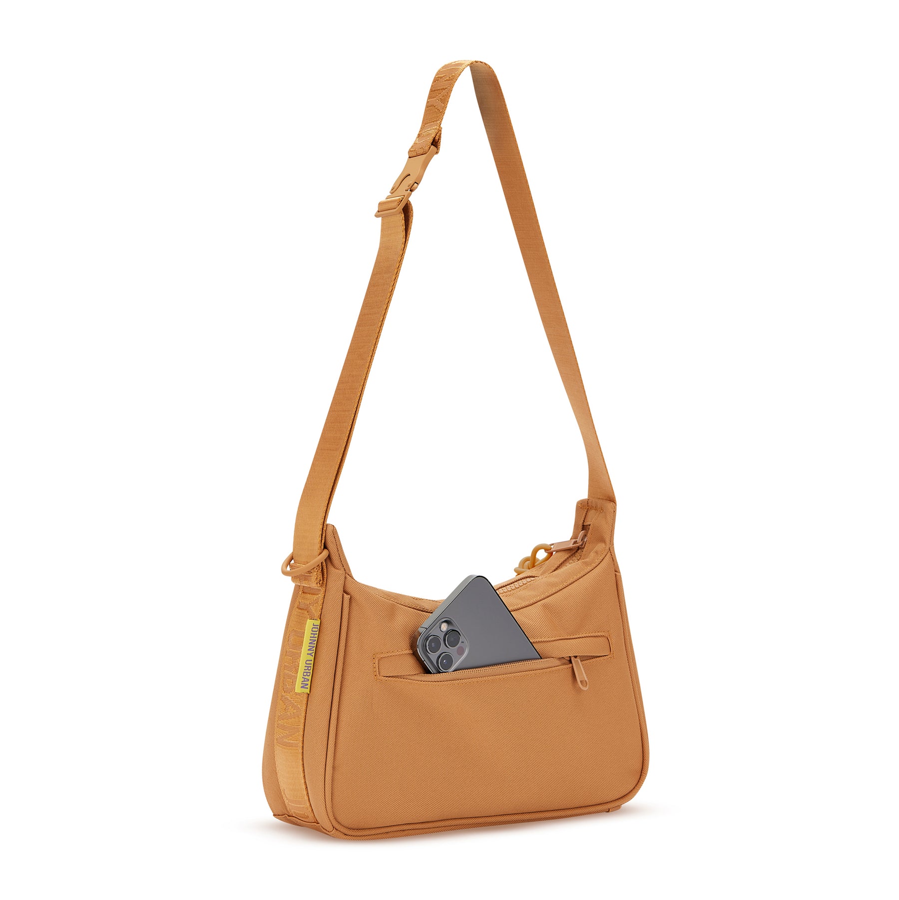 Handtasche 'Maddy' von Johnny Urban, karamellfarben, mit verstellbarem Schultergurt und Vorderfach mit Reißverschluss, Smartphone steckt in Tasche