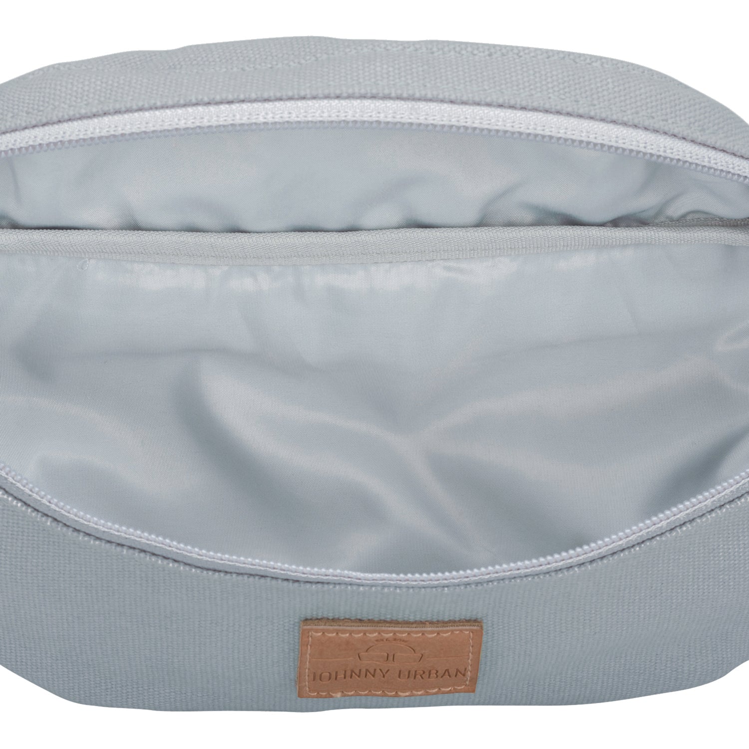 Graue Canvas-Bauchtasche 'Toni' von Johnny Urban mit geöffnetem Hauptfach und Innenfutter