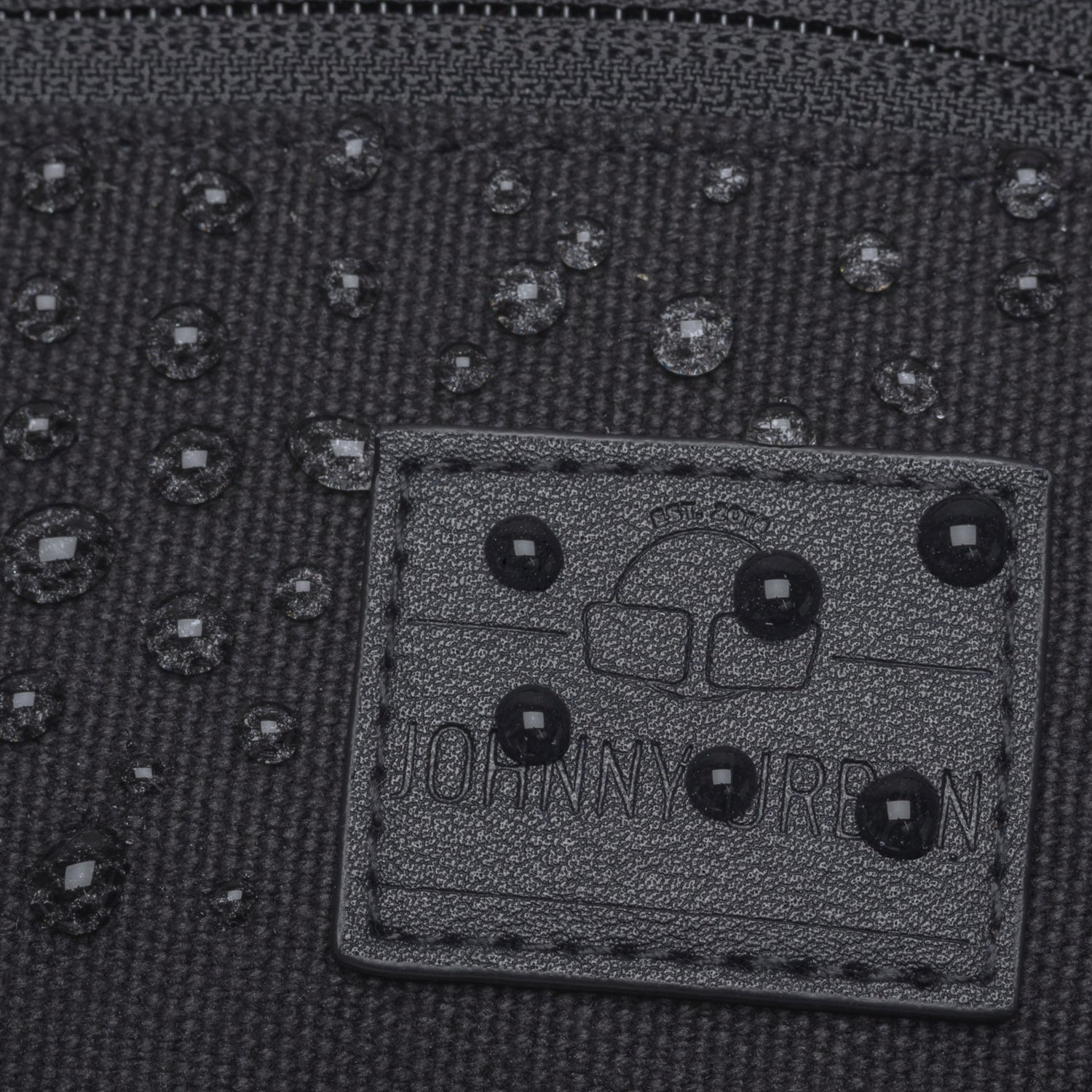 Wasserabweisende schwarze Canvas-Oberfläche mit Johnny Urban Logo auf Bauchtasche 'Toni'