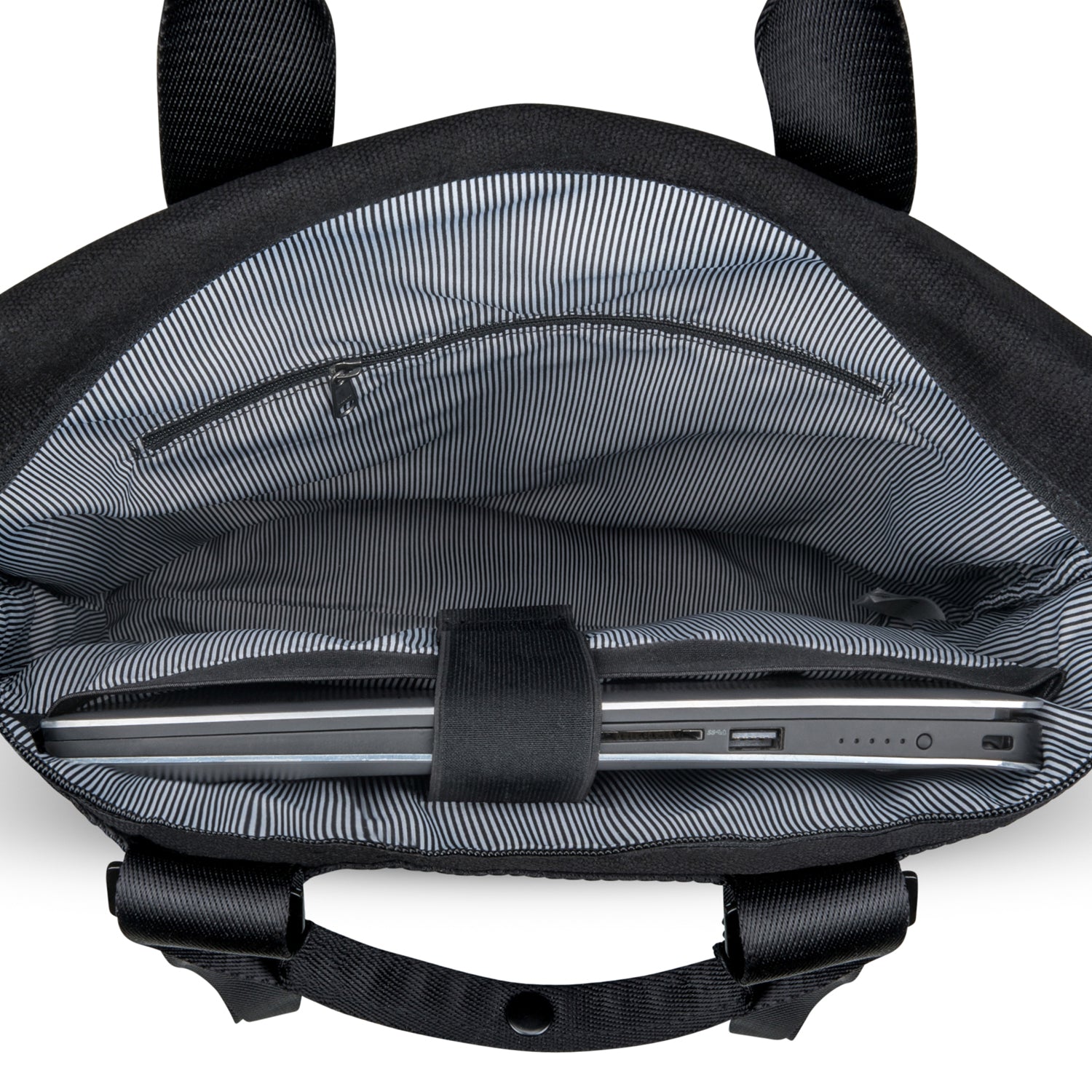 Innenansicht des schwarzen Canvas-Rucksack Tasche 'Sam' mit gestreiftem Innenfutter und Laptopfach mit Laptop