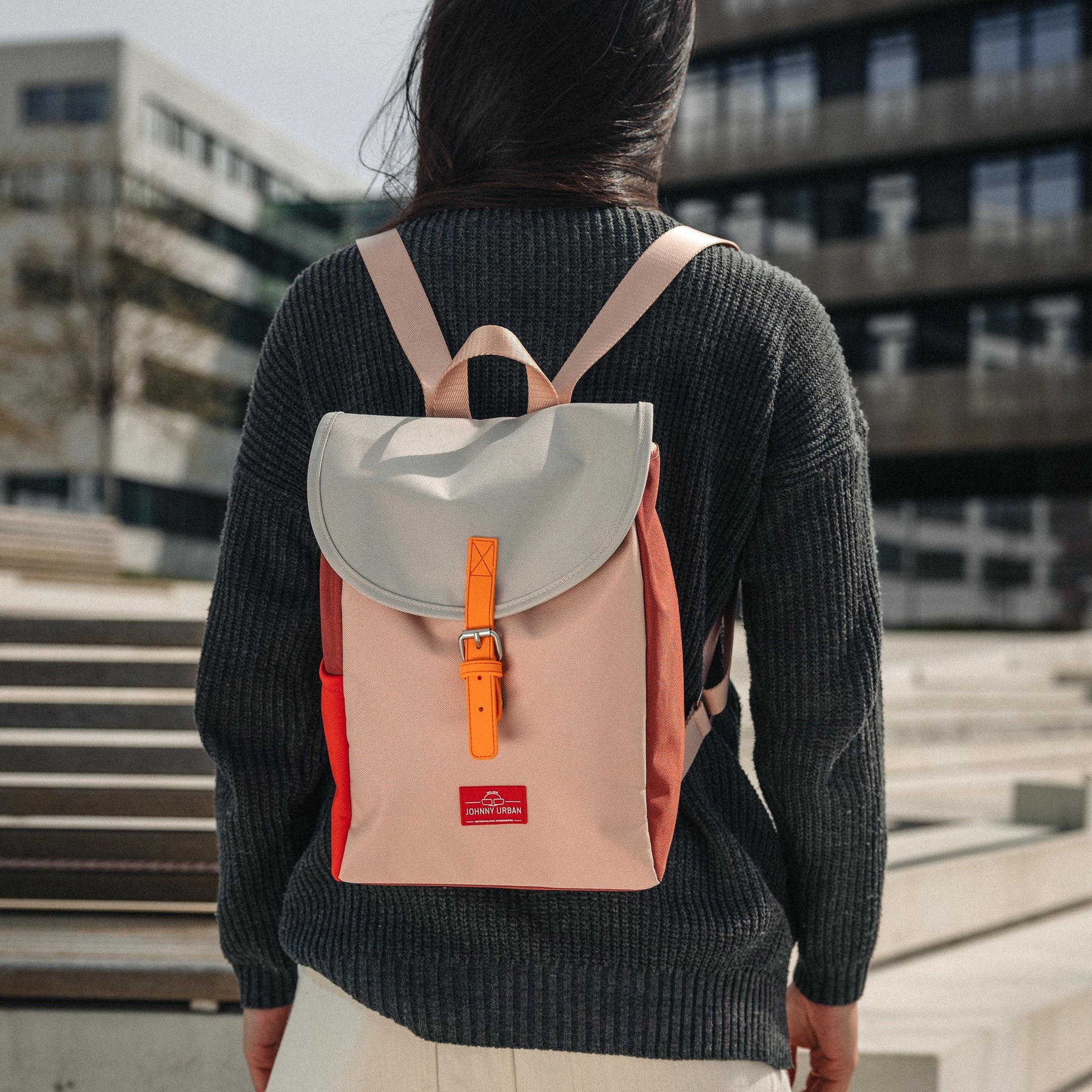 Damen-Rucksack 'Romy' in Rosa, Rot und Orange aus Segeltuch mit Schnallenverschluss