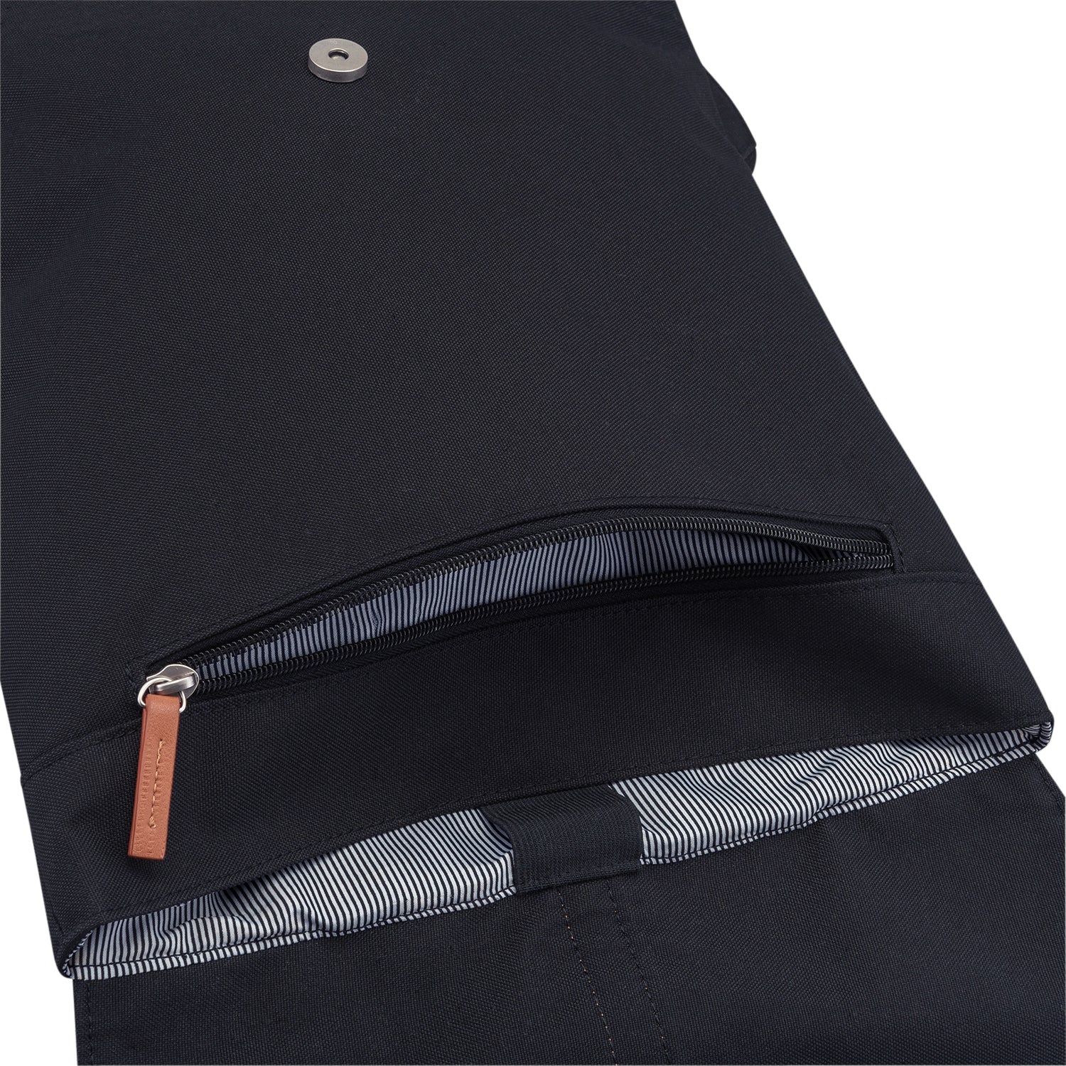 Damenrucksack 'Mia' von Johnny Urban in Schwarz mit gestreiftem Innenfutter und Reißverschlusstasche