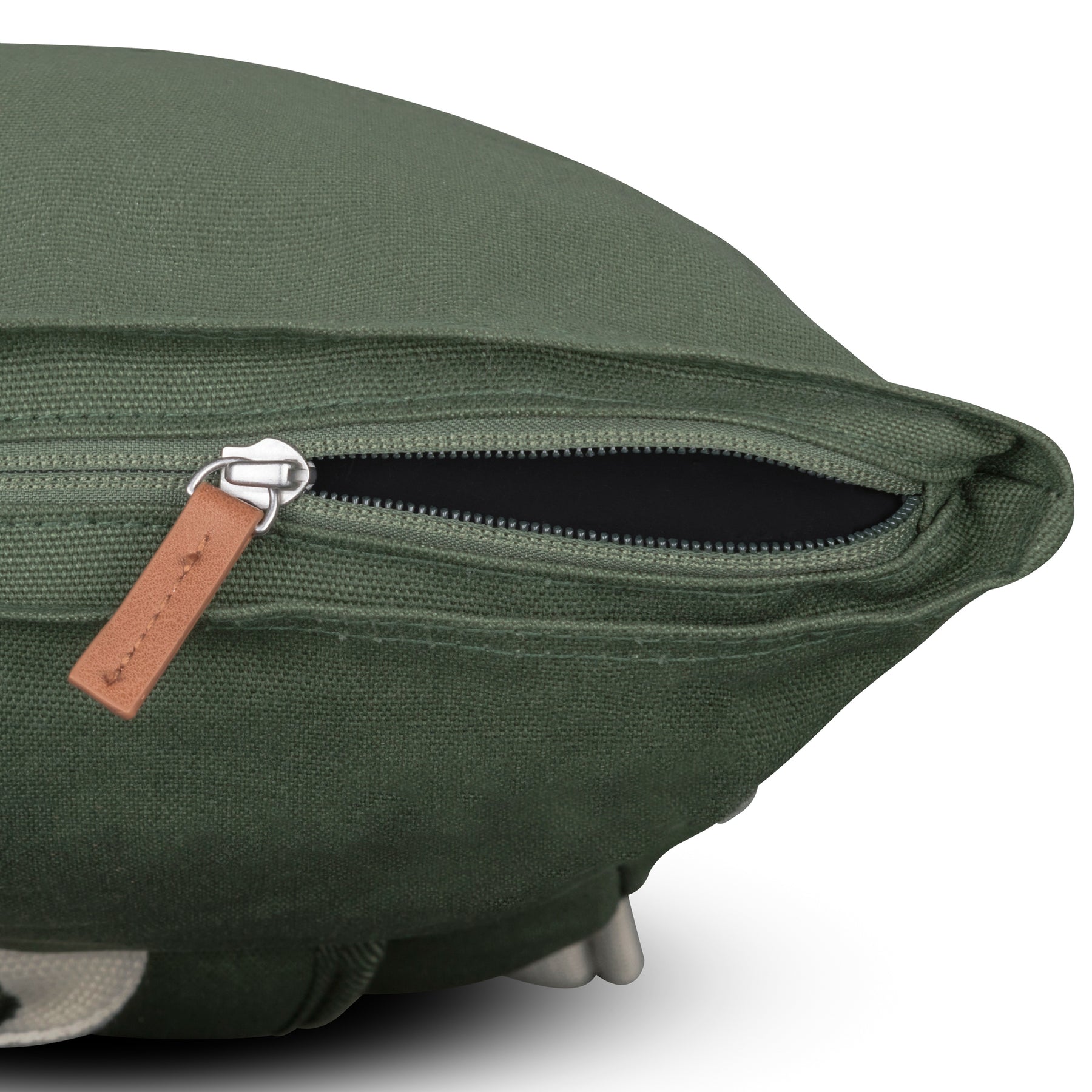 Großer grüner Rolltop Rucksack 'Adam Large' aus Canvas mit Reißverschluss und Lederlasche