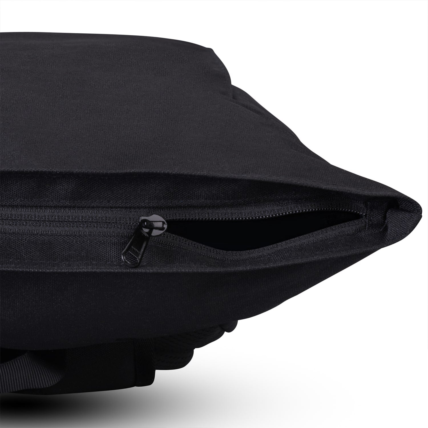 Großer schwarzer Rolltop Rucksack 'Allen XL' detailreich mit geöffnetem Reißverschluss