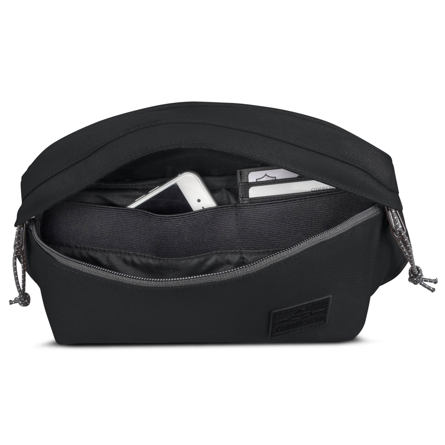 Schwarze Bauchtasche 'Tom' von Johnny Urban mit geöffnetem Reißverschluss, sichtbar Innenfächer mit Handy und Karten