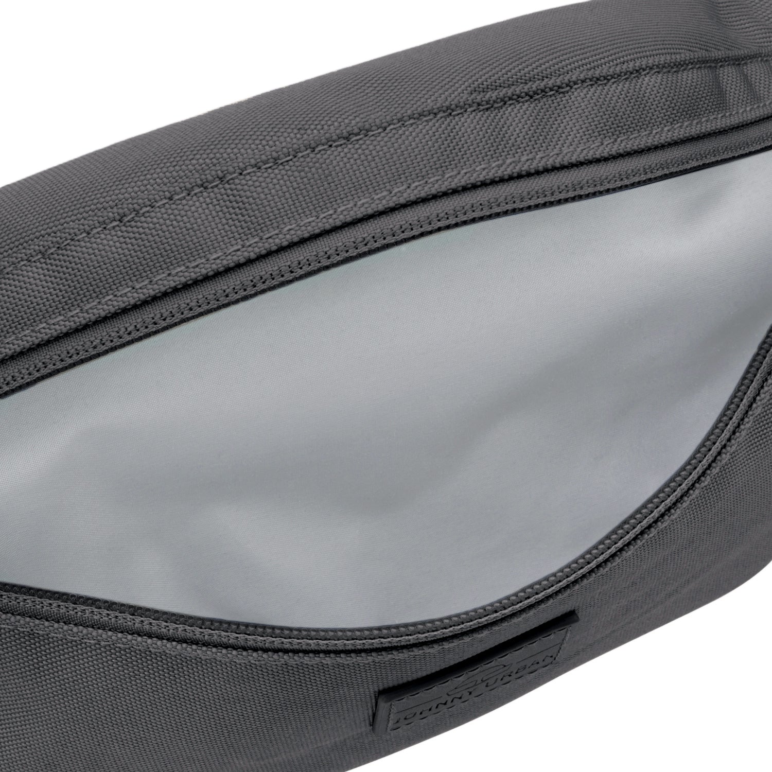 Johnny Urban Bauchtasche ‚Erik Small‘ in dunkelgrauem robustem Material mit offenem Hauptfach