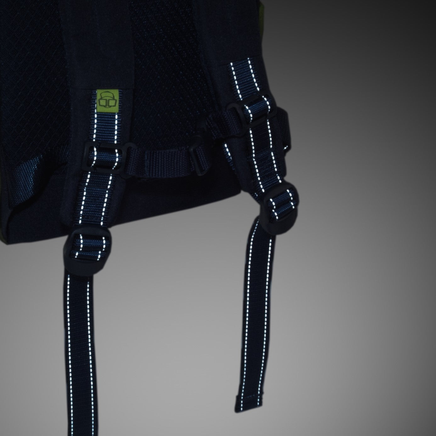 Reflektierende Riemen des Kinderrucksacks 'Linus' von Johnny Urban in Dunkelblau