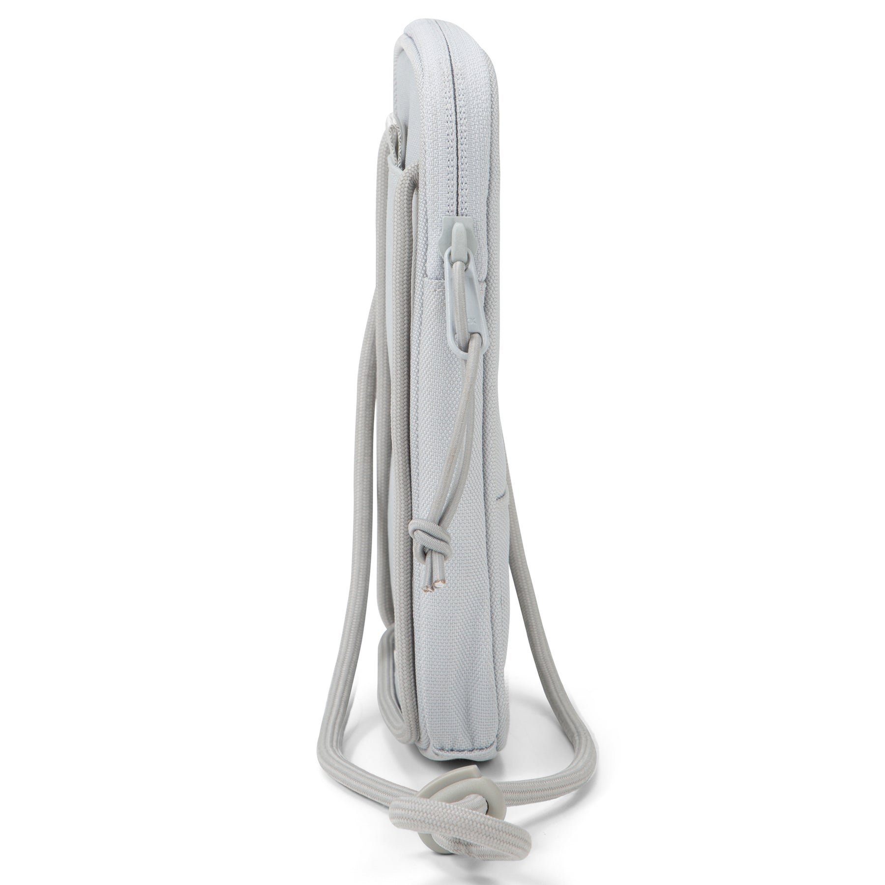 Kleine graue Umhängetasche 'Josh' von Johnny Urban mit Reißverschluss und verstellbarem Kordelriemen